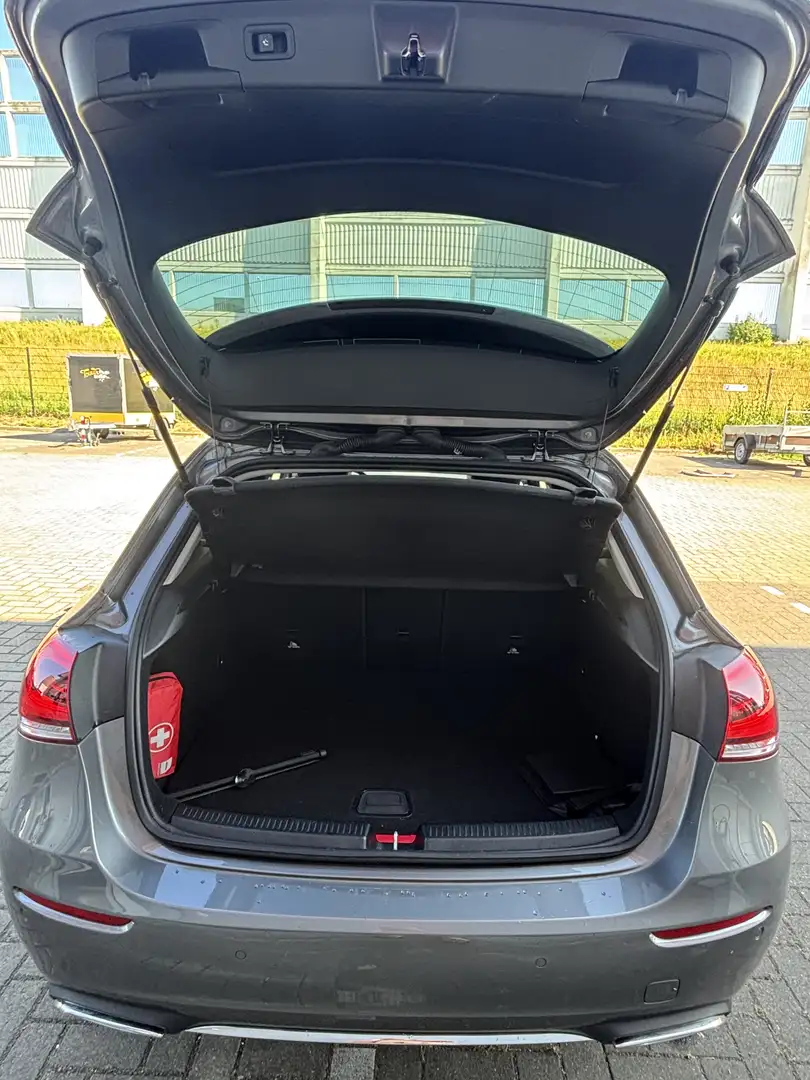 Mercedes-Benz A 250 e 218pk 8G-DCT 2 Grijs - 2