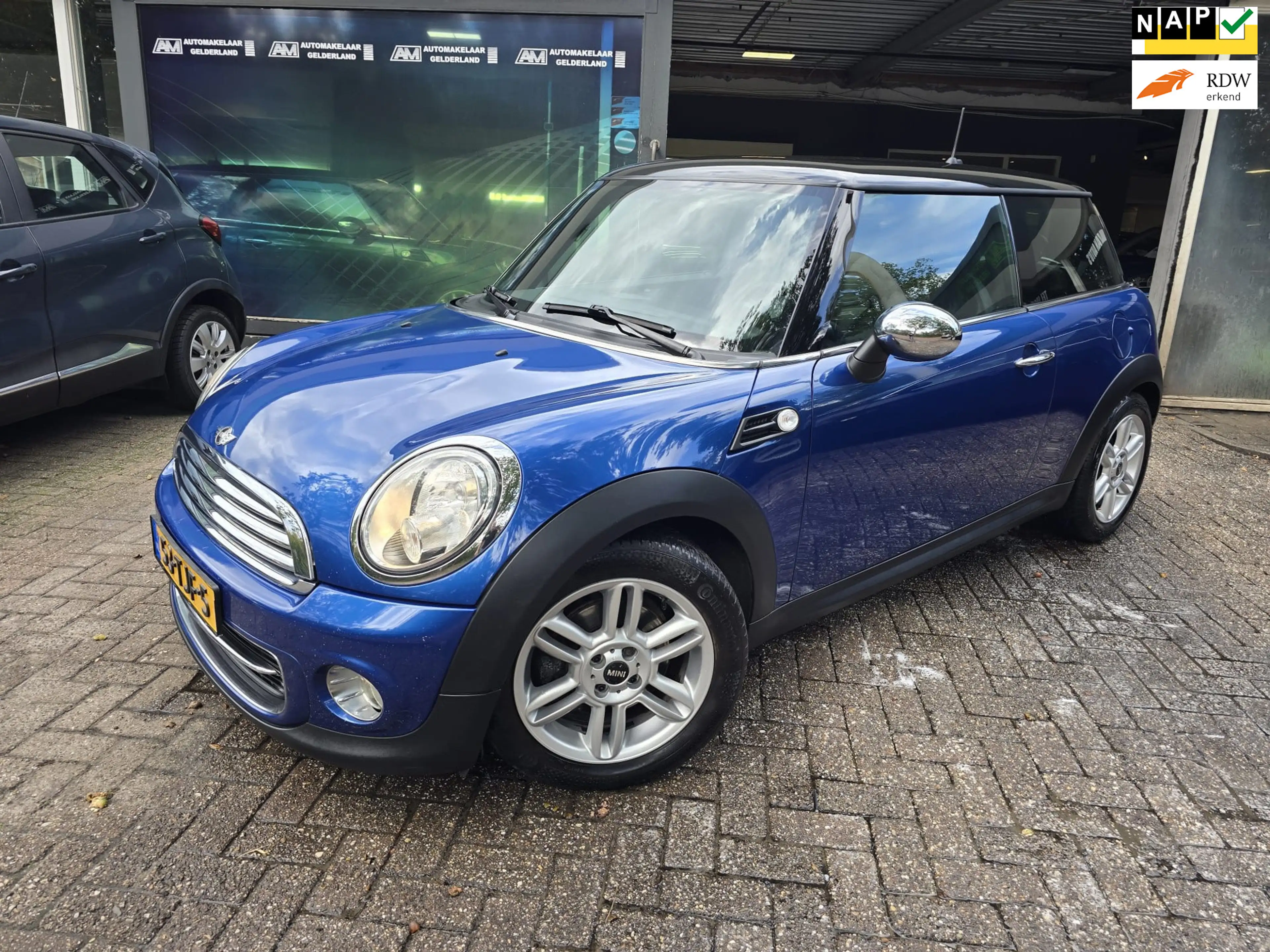 MINI Cooper 3-Deurs 1.6 10 Years II AUTOMAAT | 3/6 OF 12 MND G