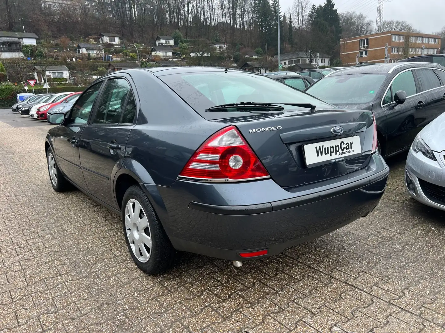 Ford Mondeo Lim. Trend AUTOMATIK*KLIMAAUT*SHZ*MFL* Grau - 2