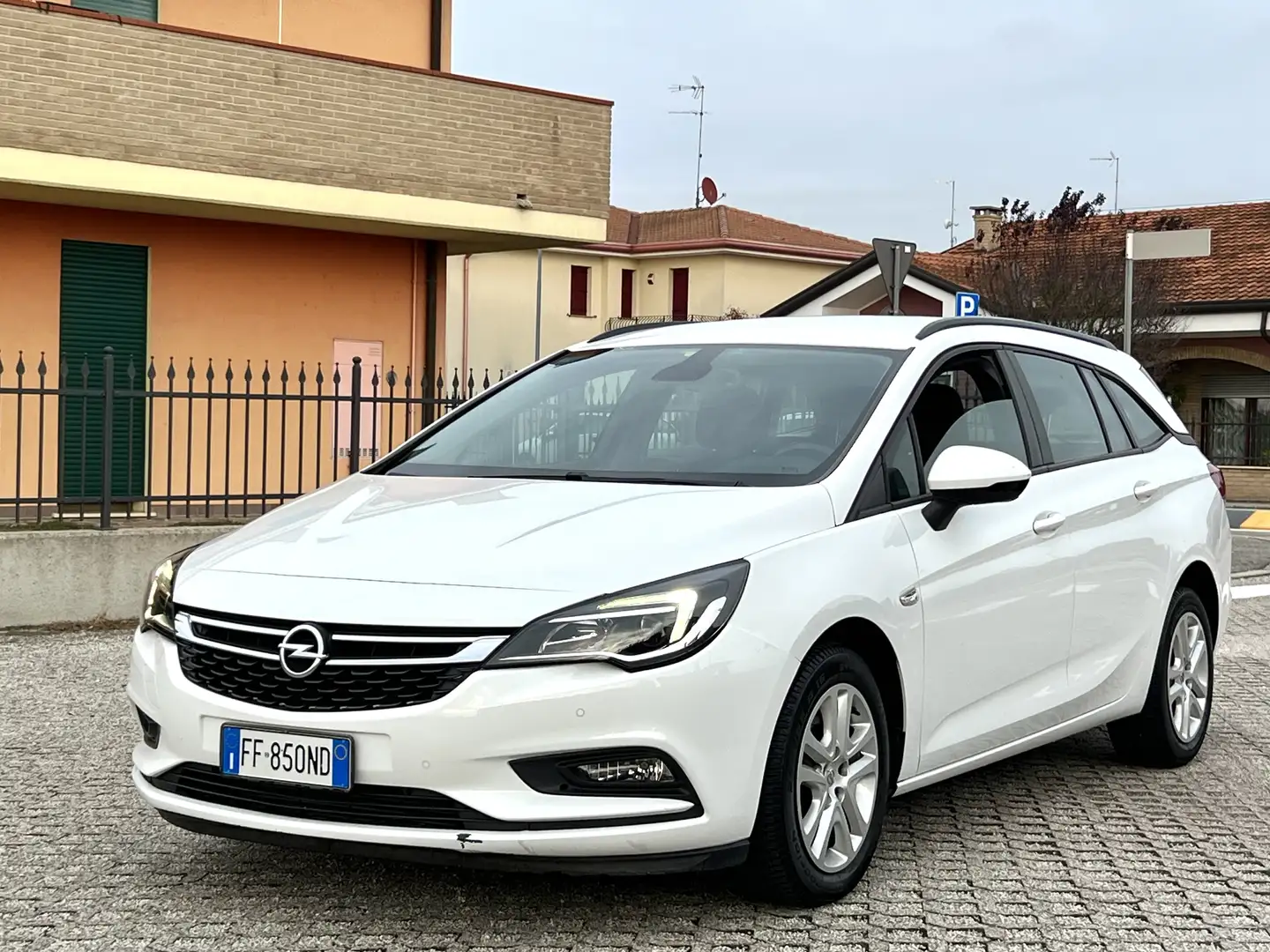 Opel Astra Sports Tourer 1.6 cdti Innovation s&s neopatentati - 1