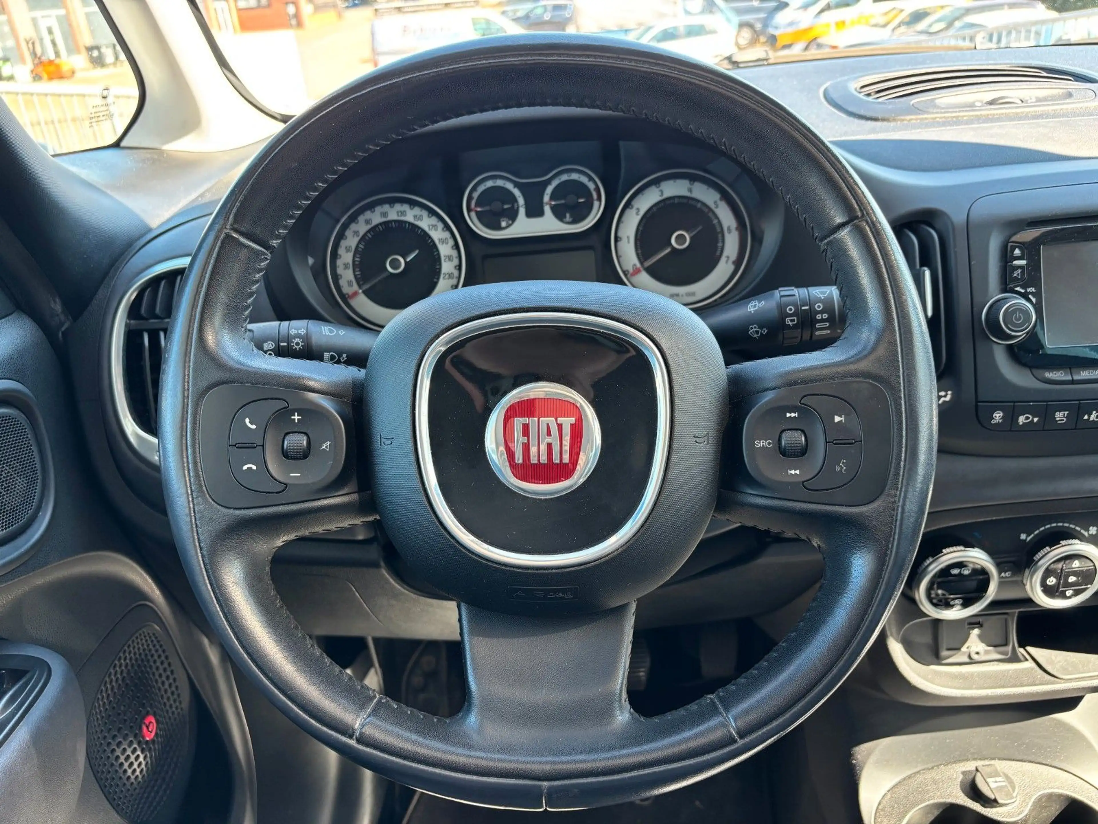 Fiat 500L Lounge — photo 13