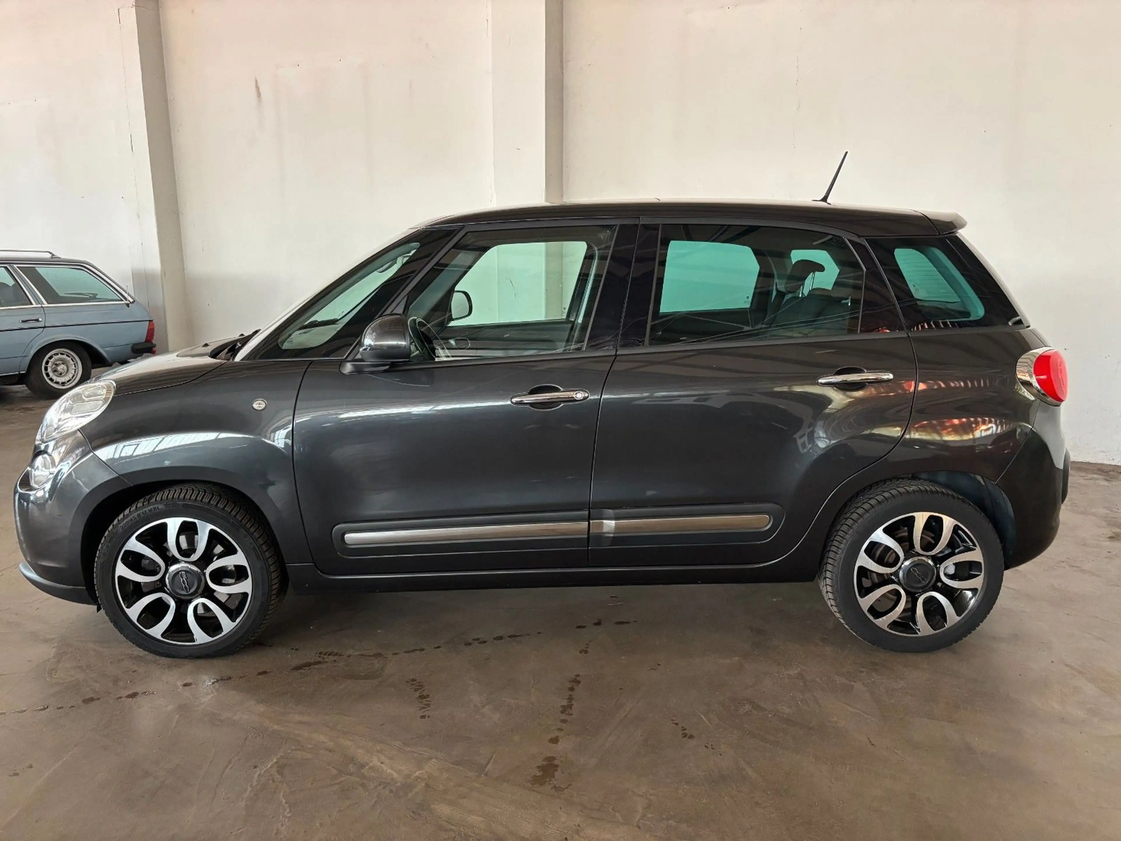 Fiat 500L Lounge — photo 4