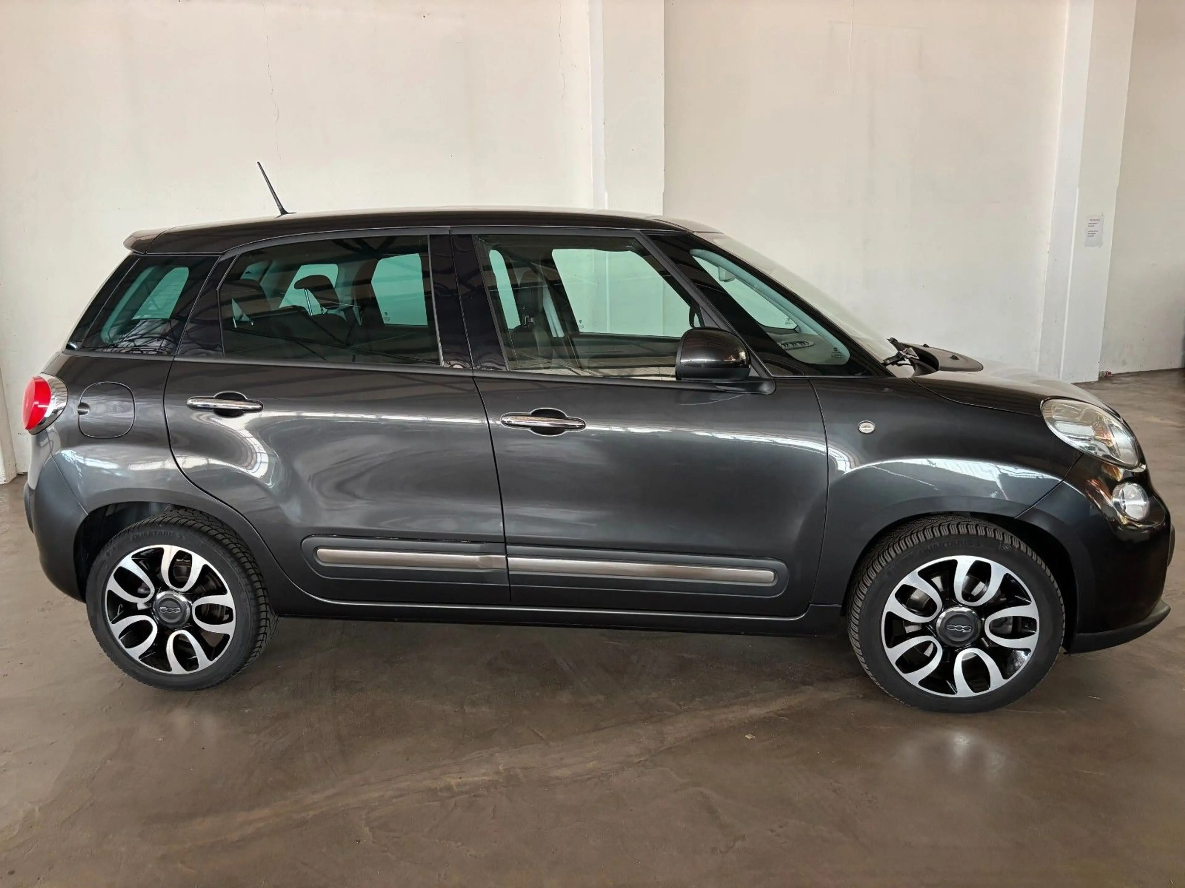 Fiat 500L Lounge — photo 8