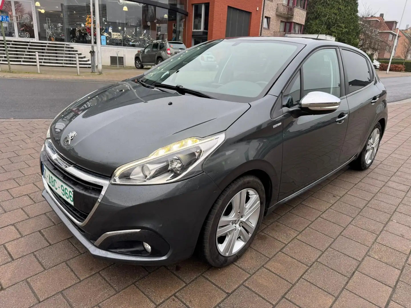 Peugeot 208 1.2i  Style 80000 km Gris - 1