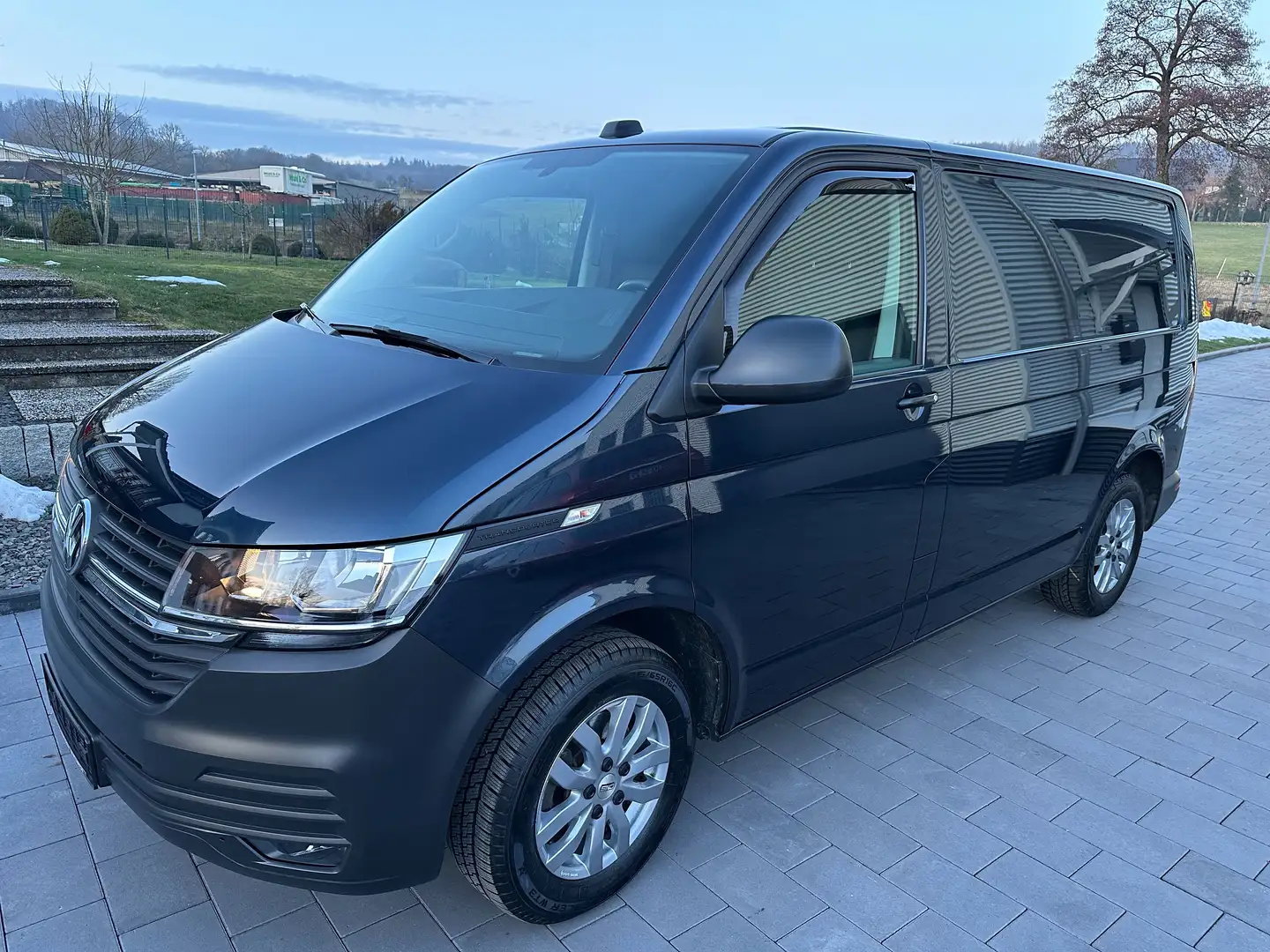 Volkswagen T6.1 Transporter EcoProfi DSG Sthzg Klima Shz 1.Hand ACC Blau - 1