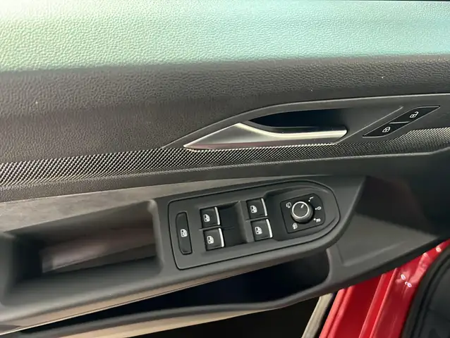 Volkswagen Golf view 4