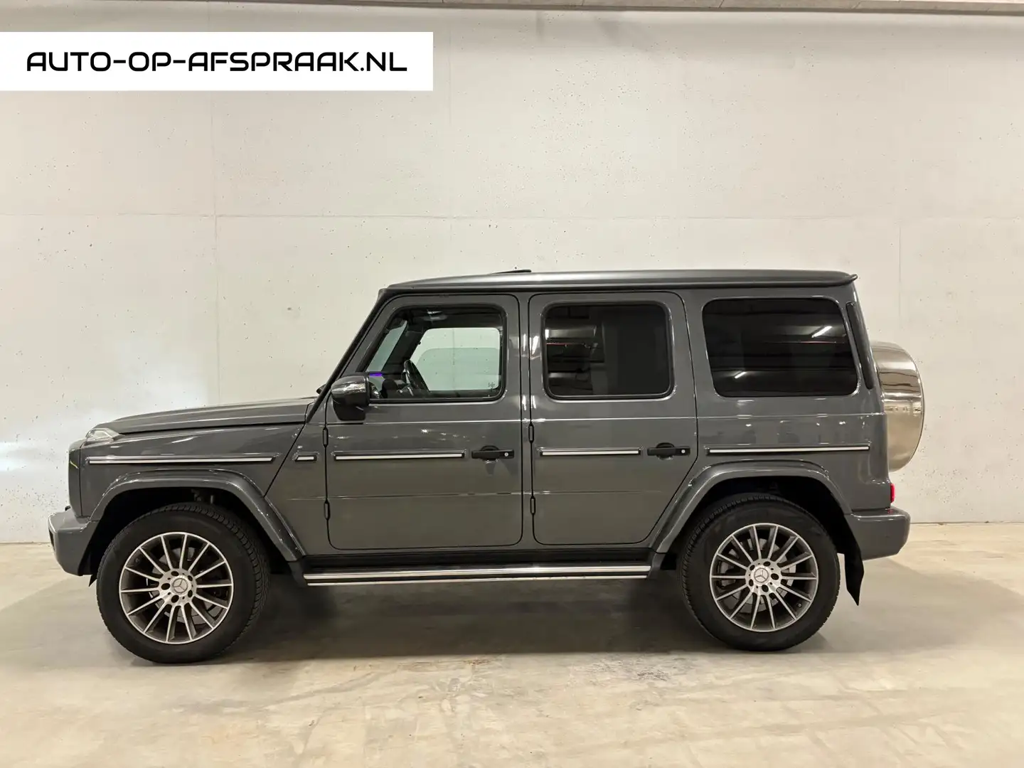 Mercedes-Benz G 350 d AMG Pano 360 Burmester Massage Grijs - 1