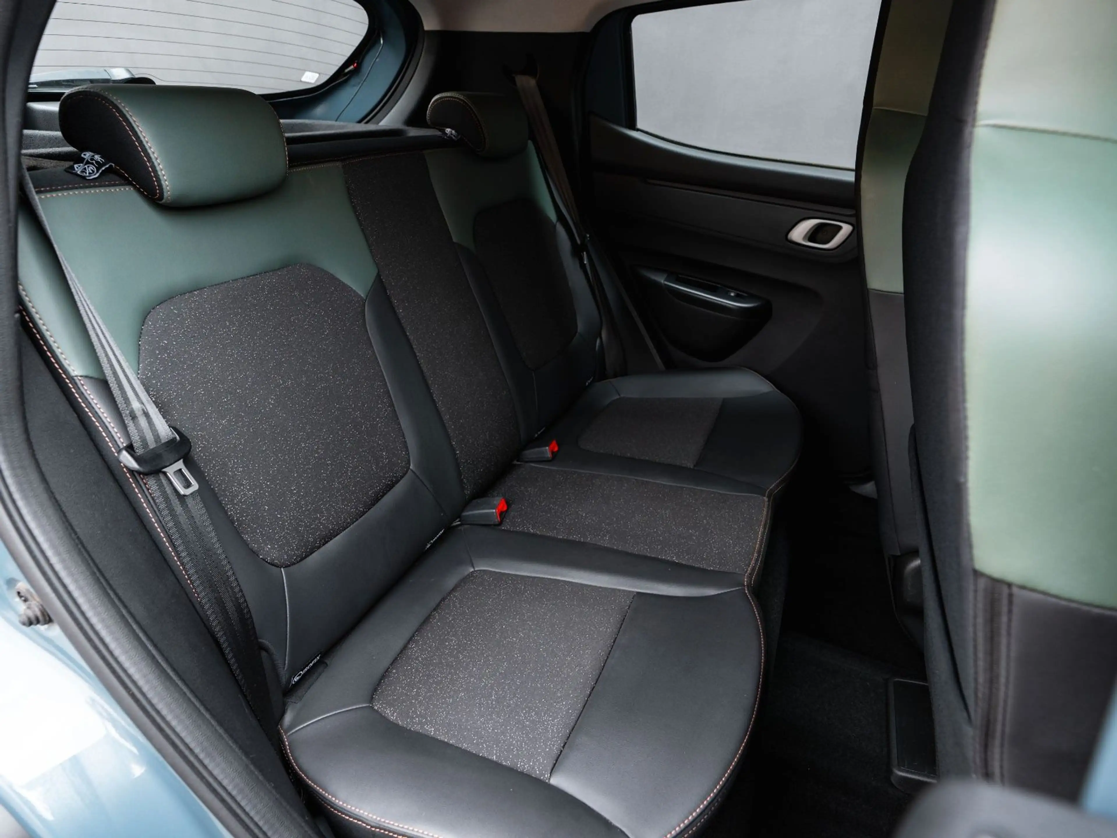 Dacia Spring Extreme 65 neues Mod Leder Navi 1Hand — photo 14