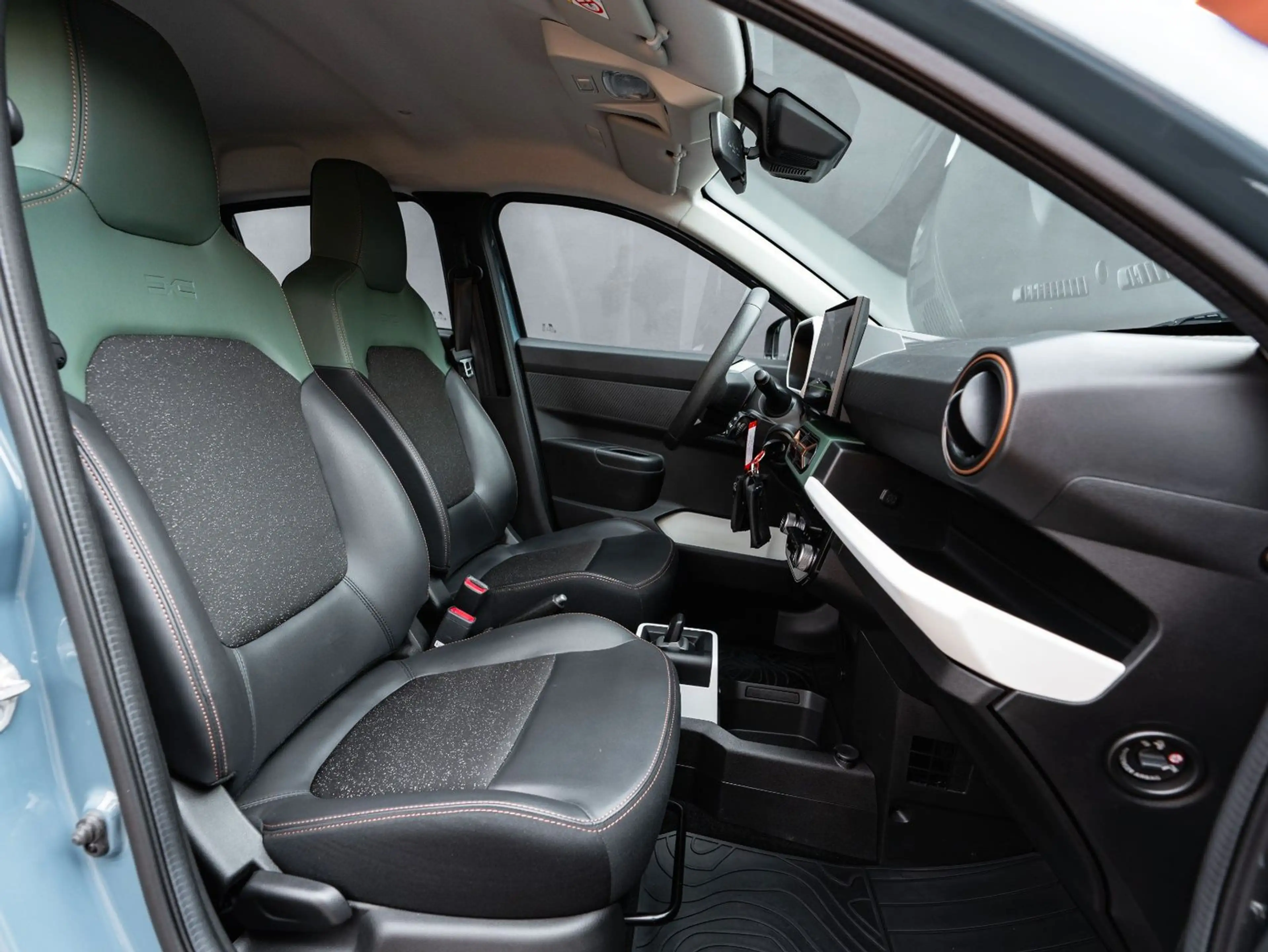 Dacia Spring Extreme 65 neues Mod Leder Navi 1Hand — photo 12