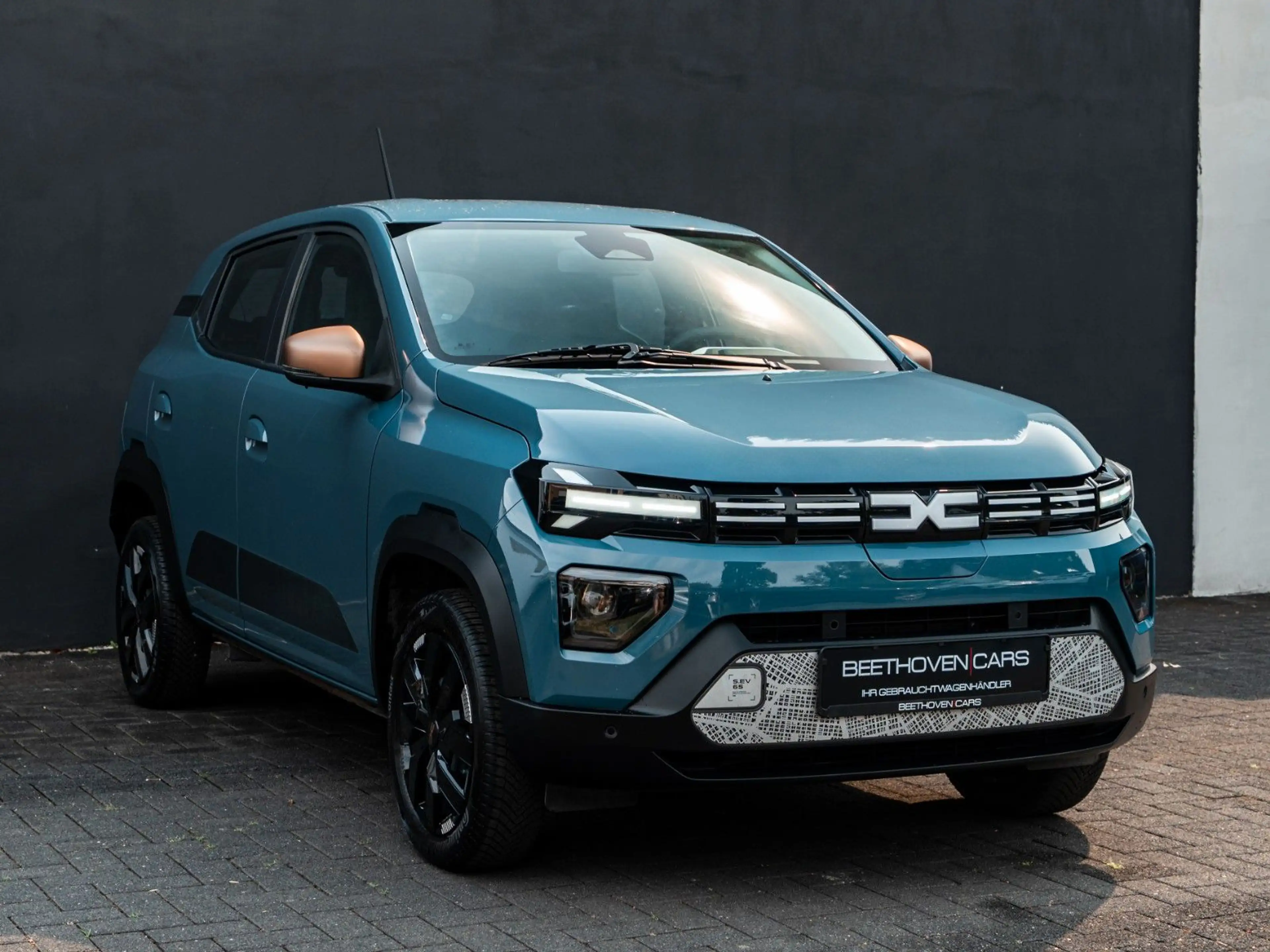 Dacia Spring Extreme 65 neues Mod Leder Navi 1Hand — photo 3