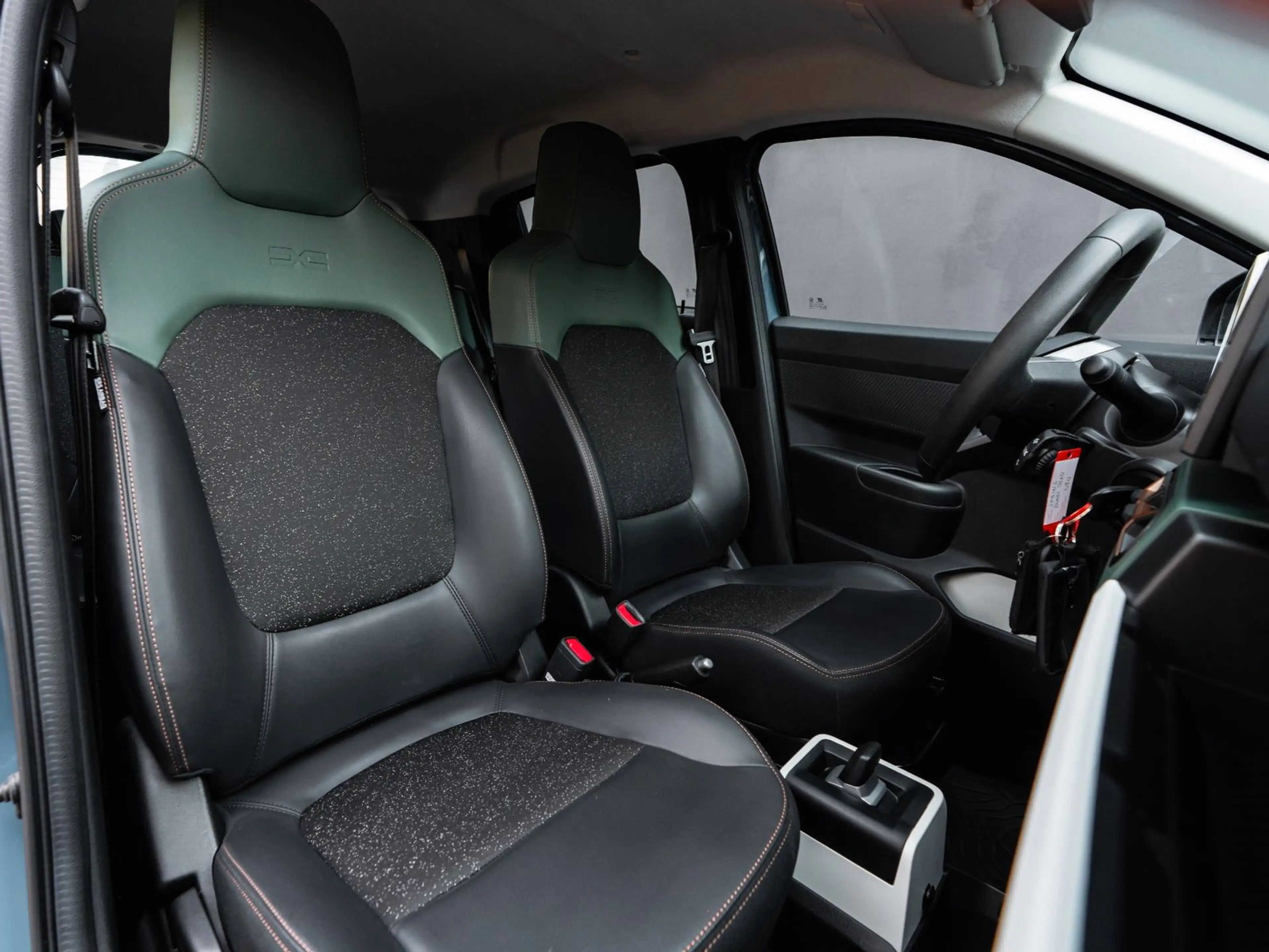 Dacia Spring Extreme 65 neues Mod Leder Navi 1Hand — photo 13