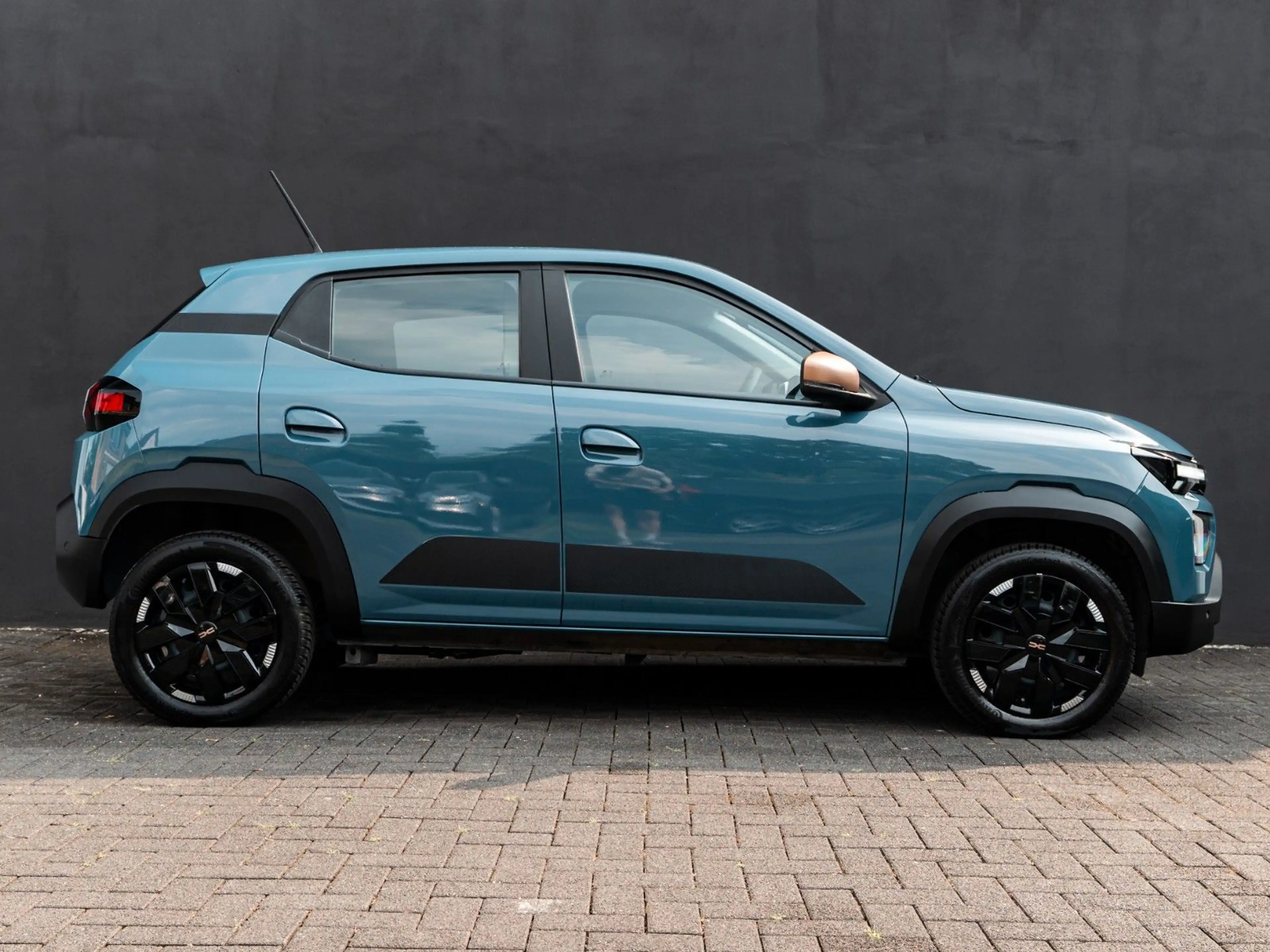 Dacia Spring Extreme 65 neues Mod Leder Navi 1Hand — photo 5