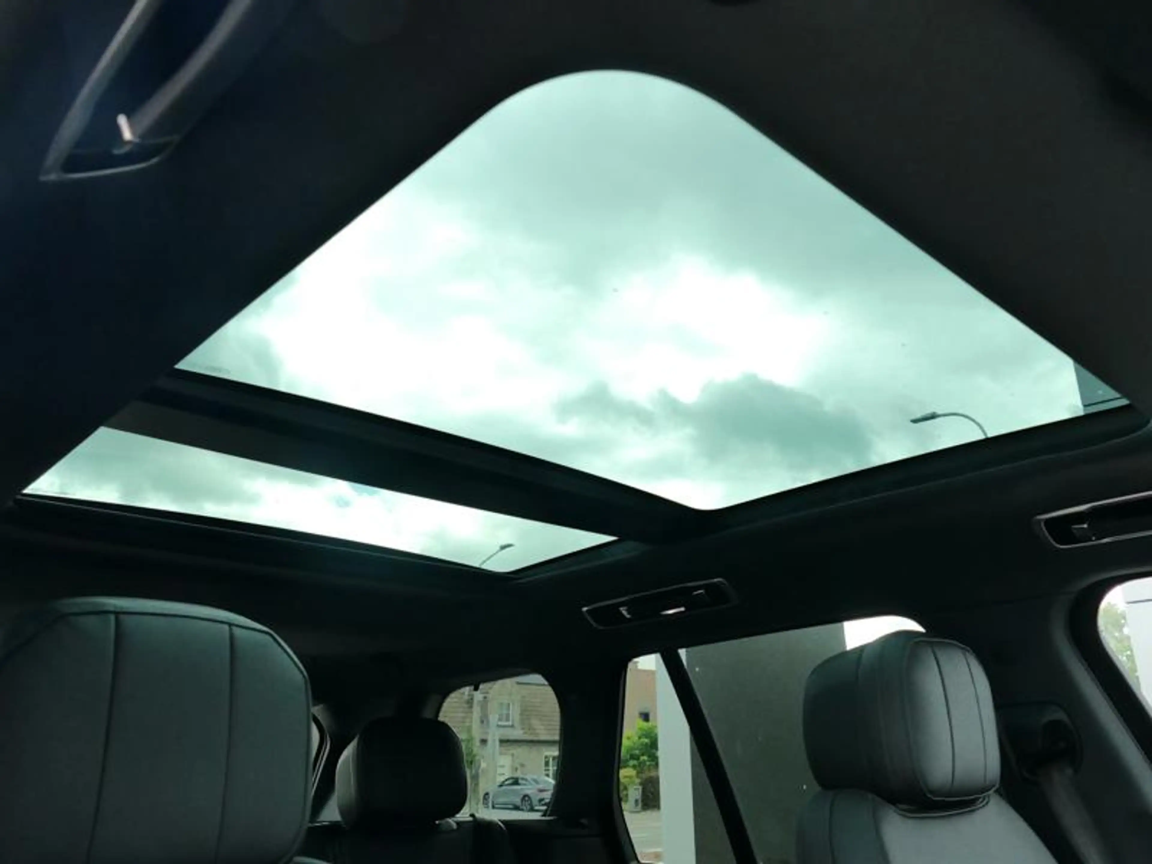 Land Rover Range Rover SWB P460e SE | AIR SUSP | TOWB | MERIDIAN | DRIVE — photo 10