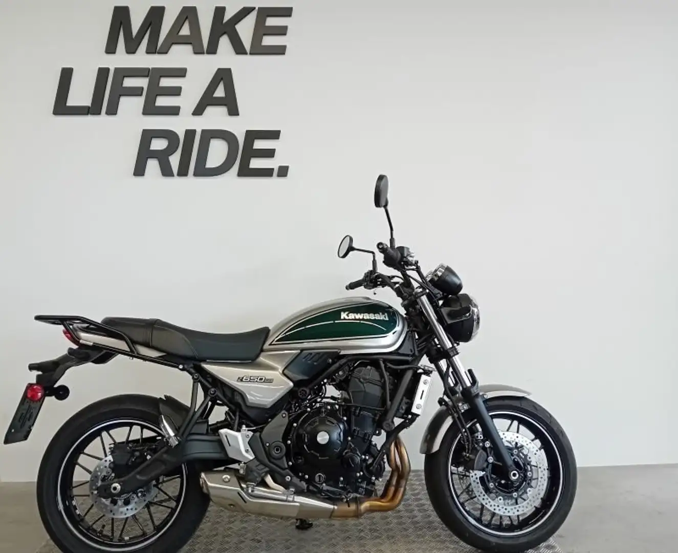 Kawasaki Z 650 RS Šedá - 1