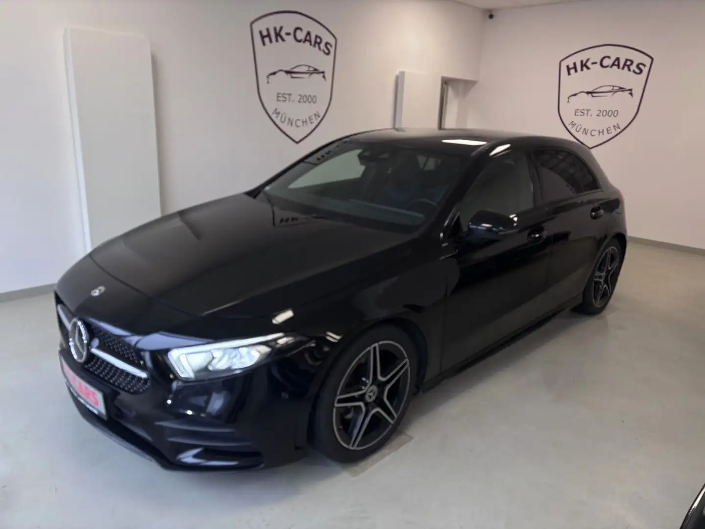 Mercedes-Benz A 180 AMG 1.Hd/LED/Automatik/Rückfahrkamera/MBUX Noir - 1