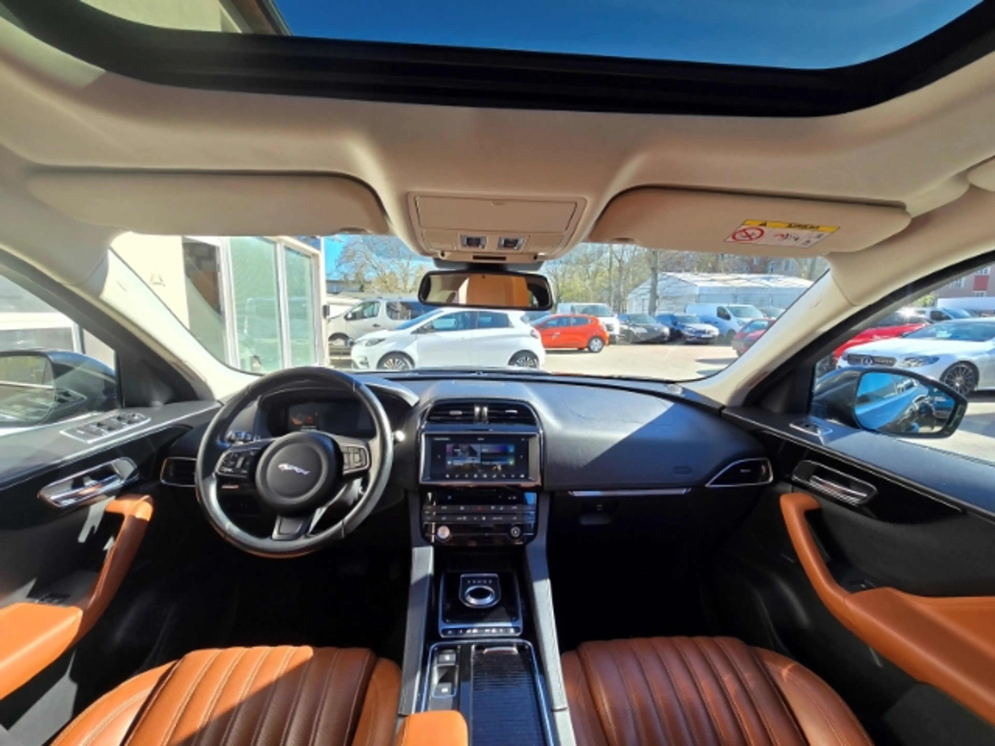 Jaguar F-Pace Portfolio AWD 20d — photo 11