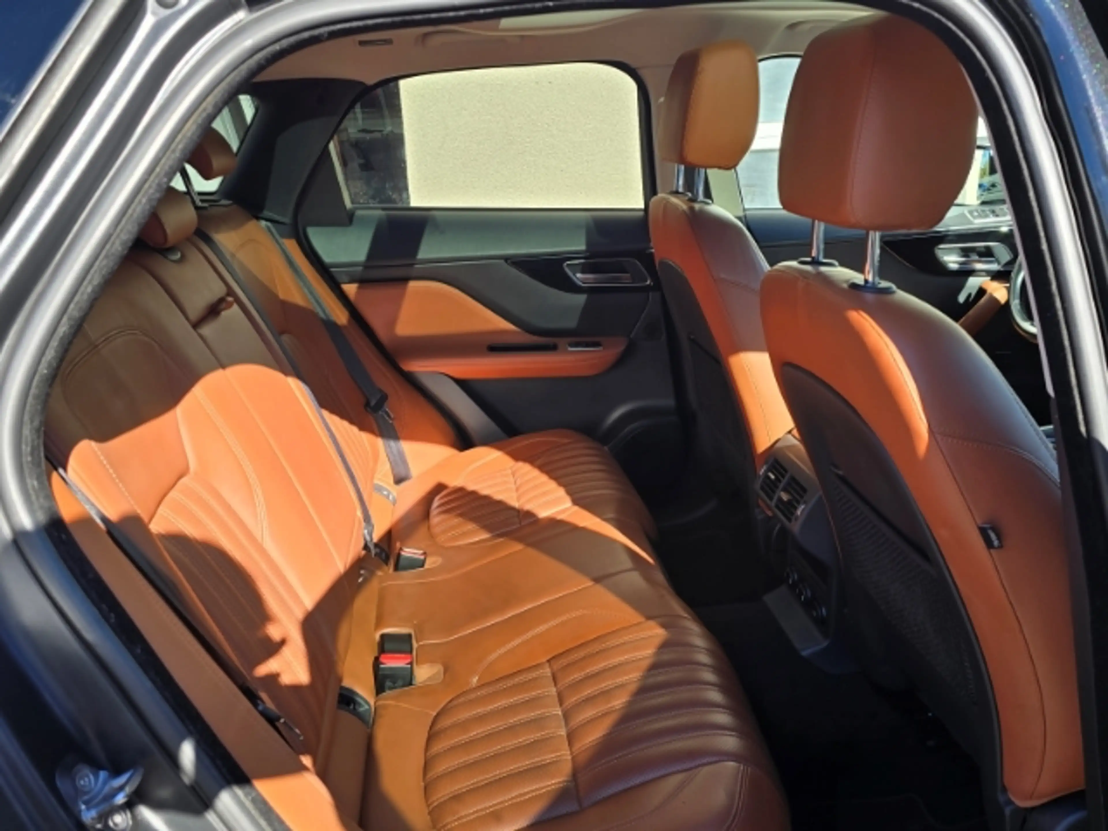 Jaguar F-Pace Portfolio AWD 20d — photo 9