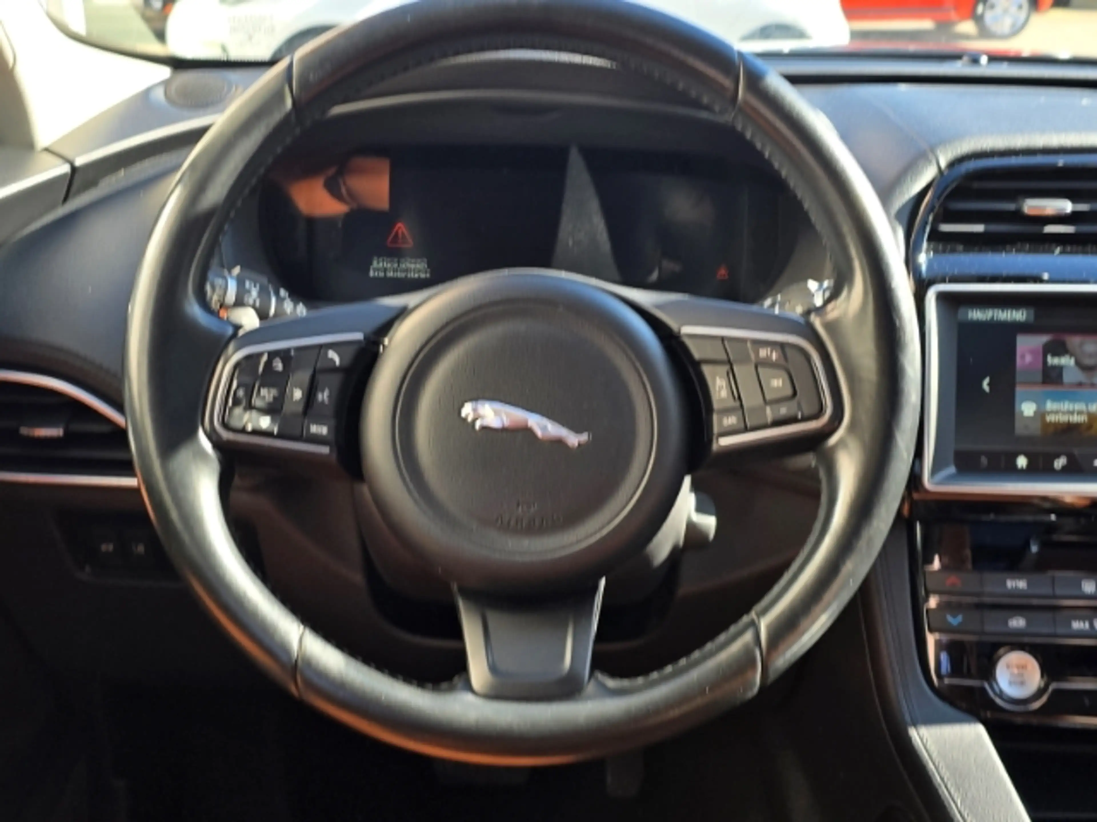 Jaguar F-Pace Portfolio AWD 20d — photo 12