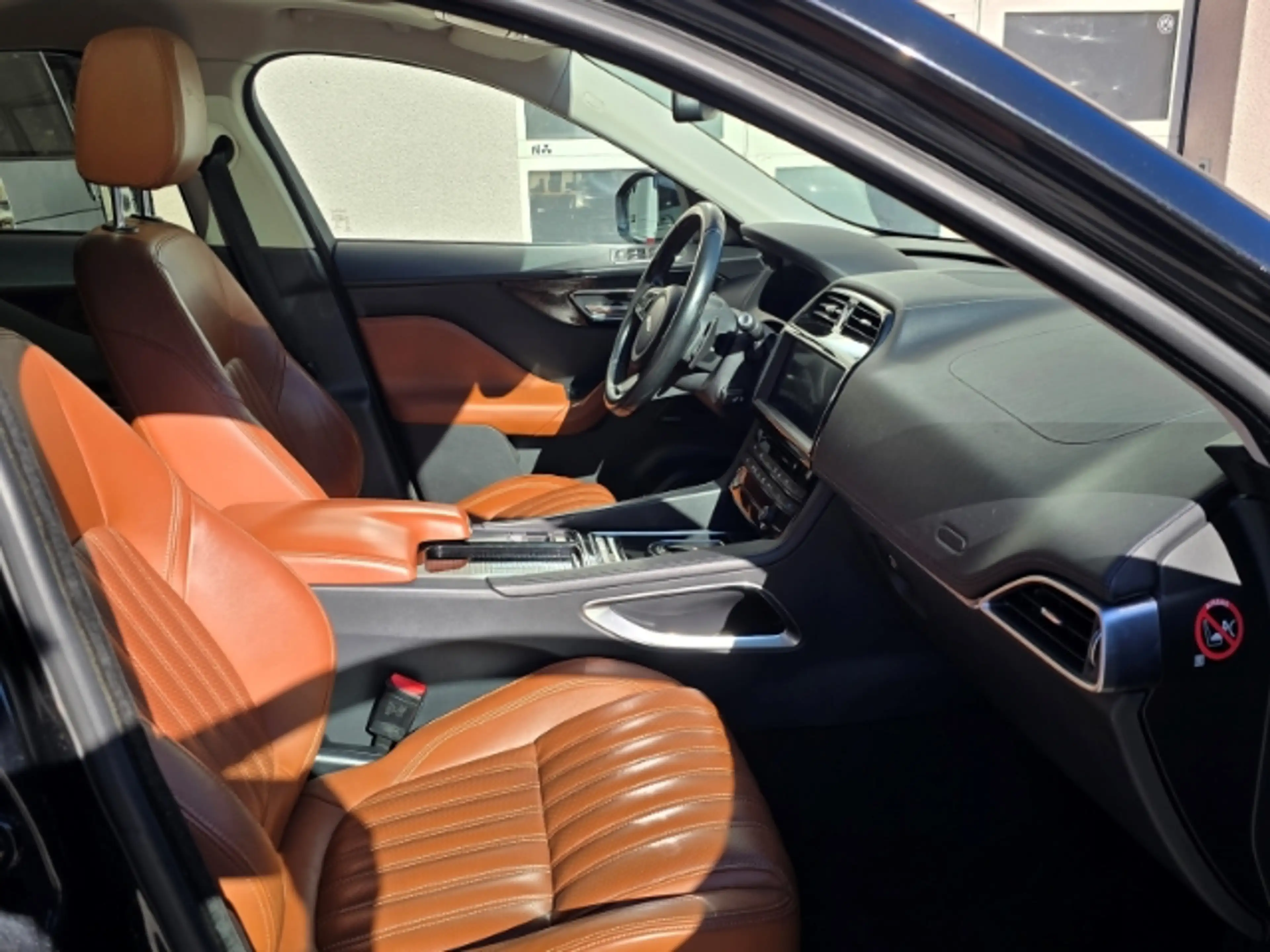 Jaguar F-Pace Portfolio AWD 20d — photo 10