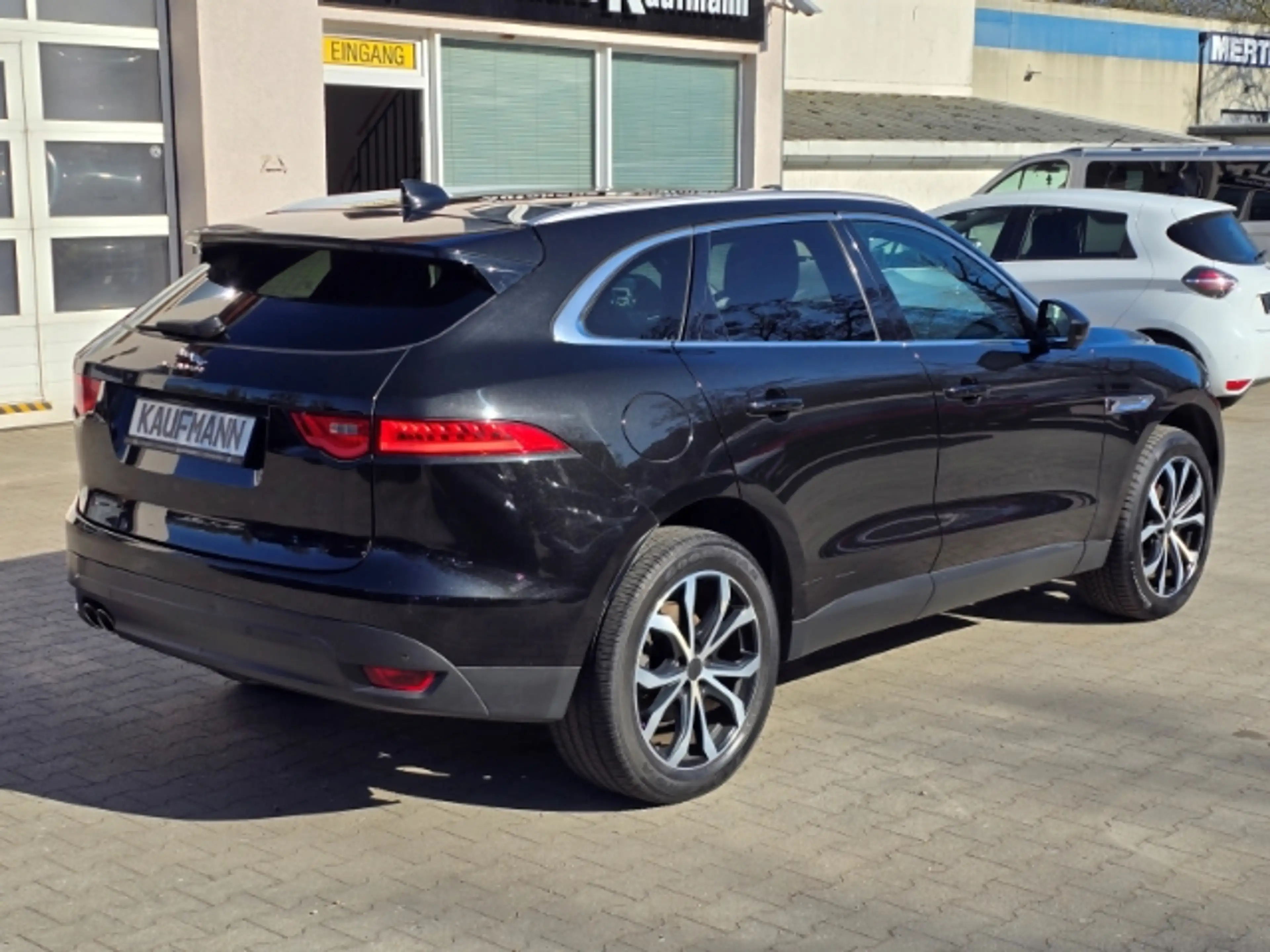 Jaguar F-Pace Portfolio AWD 20d — photo 4