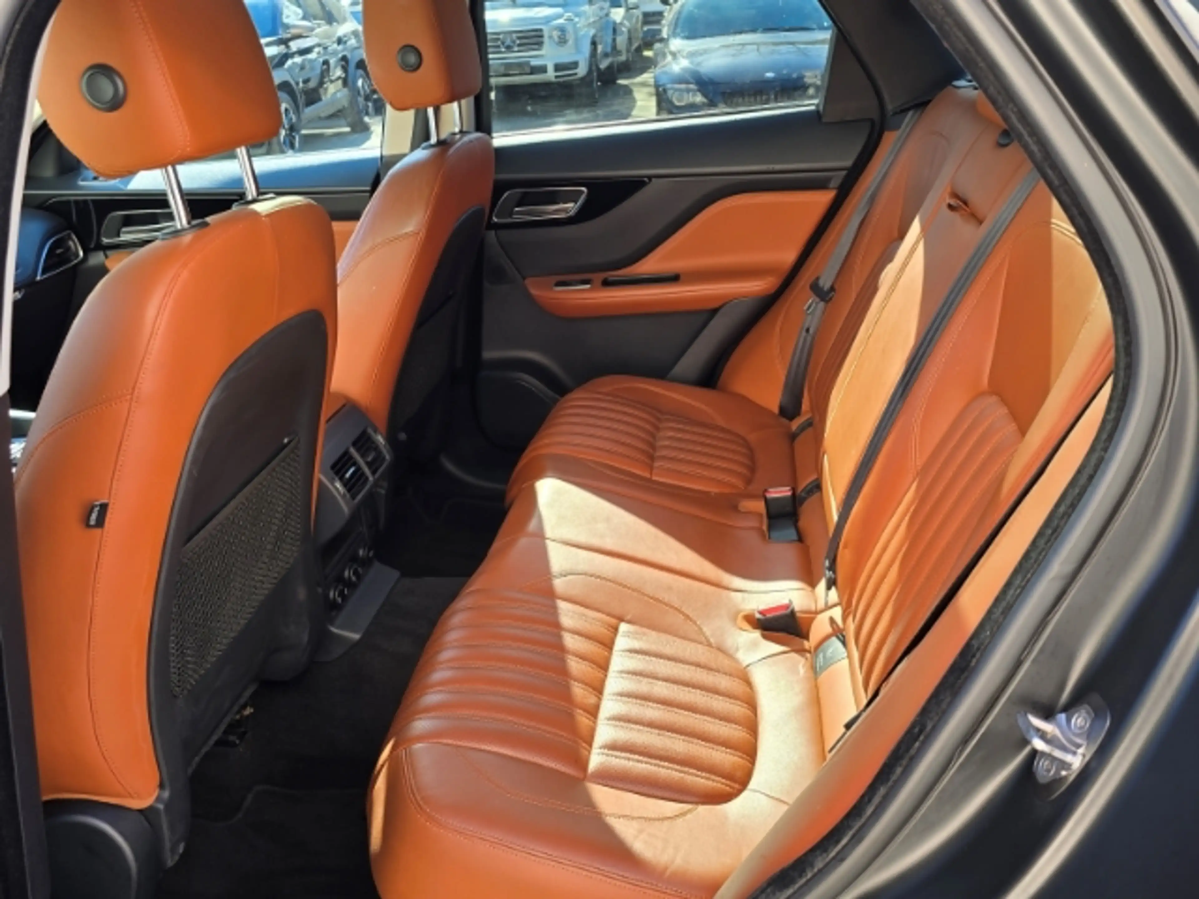 Jaguar F-Pace Portfolio AWD 20d — photo 8