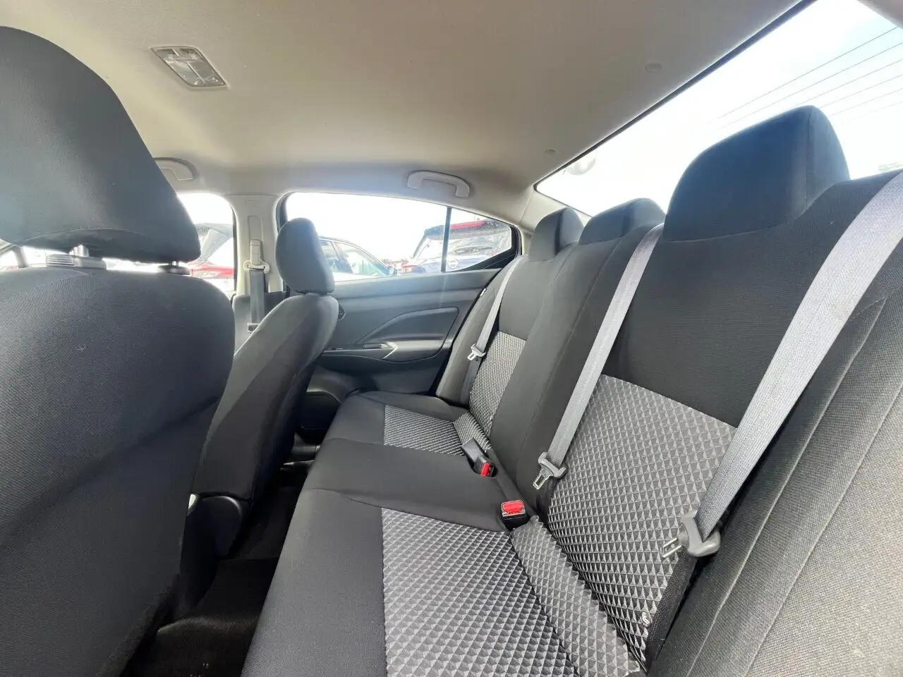 Nissan Versa снимка Nissan Versa