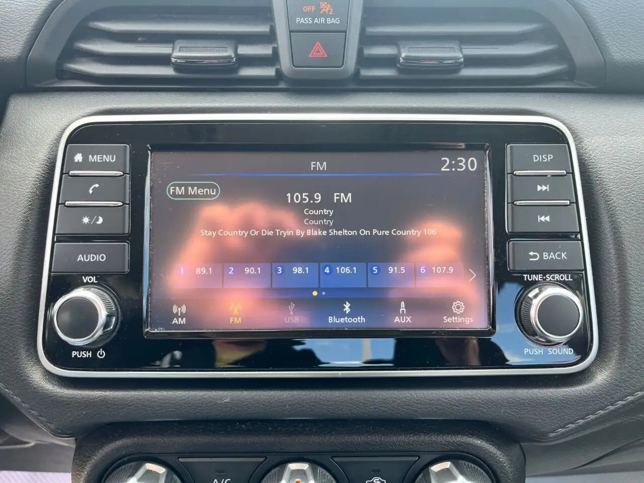 Nissan Versa снимка Nissan Versa
