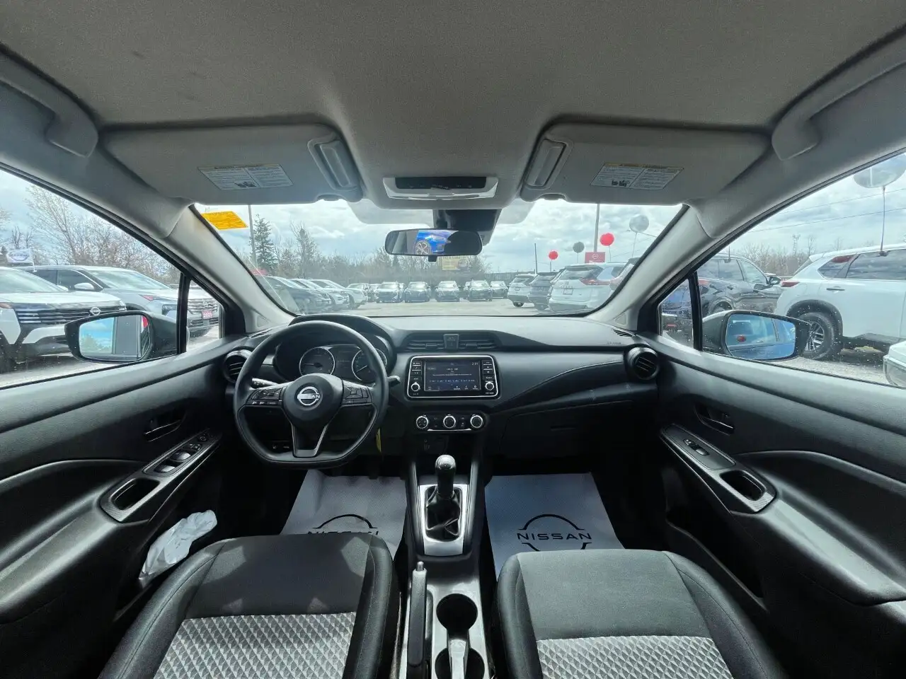 Nissan Versa снимка Nissan Versa