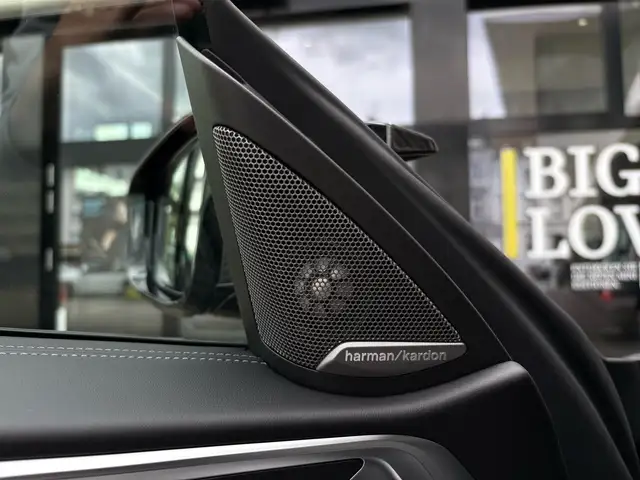 BMW M4 view 12