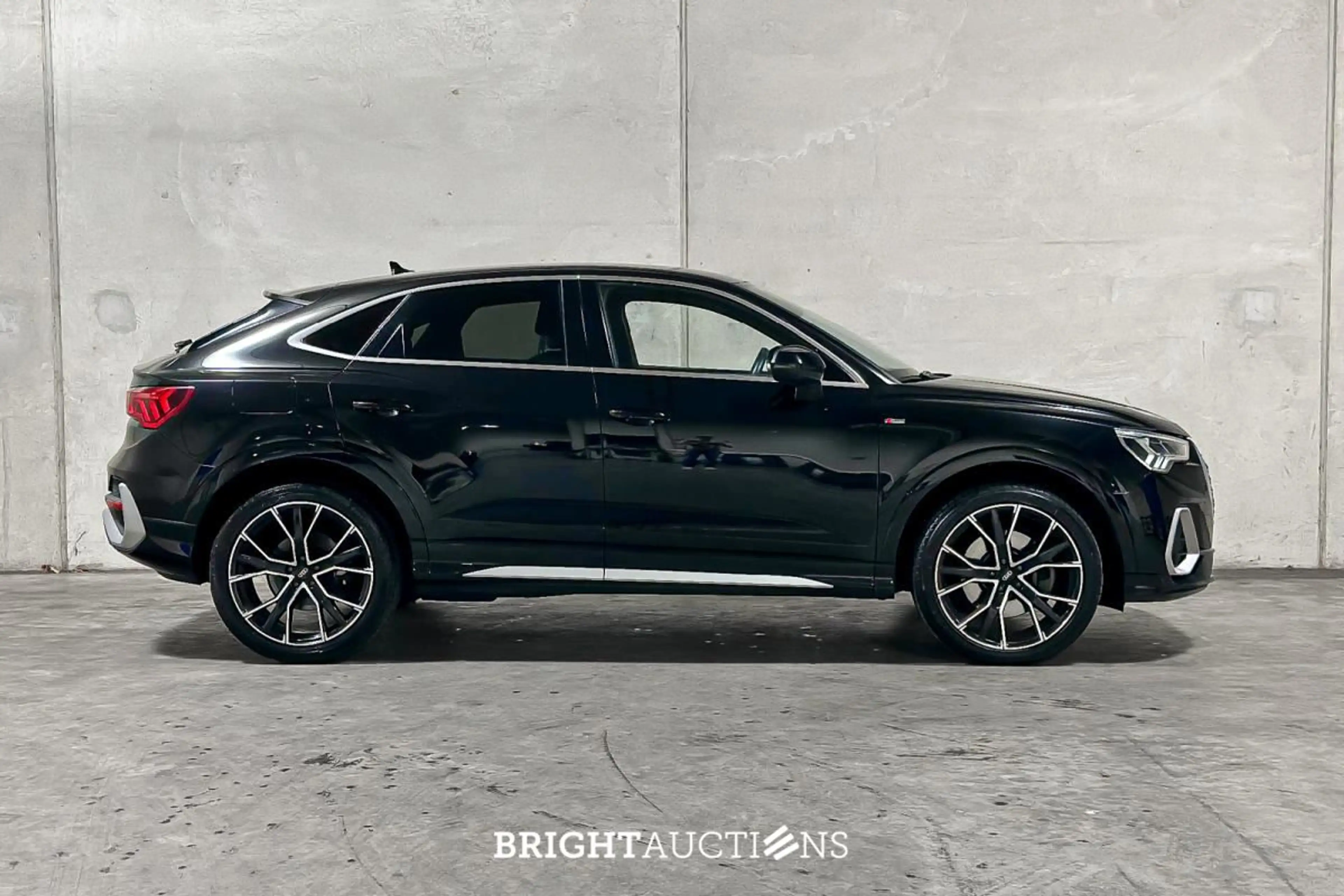 Audi Q3 Sportback 45 TFSI e S Edition — photo 14