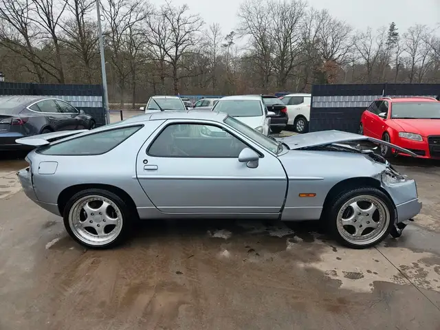 Porsche 928 GTS