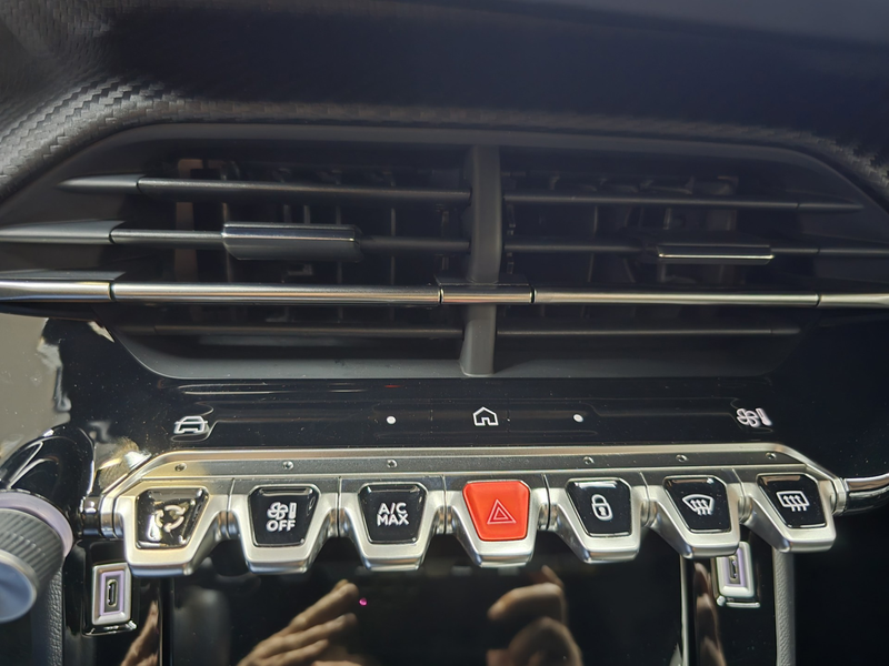 Peugeot e-2008 EV GT Avantage 54 kWh Full Led Navi Sfeer LM — photo 12