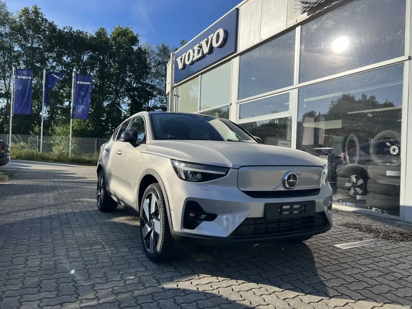 Volvo C40 Recharge 82 kWh Single M. Extended Range RWD Ultim Argintiu - 1