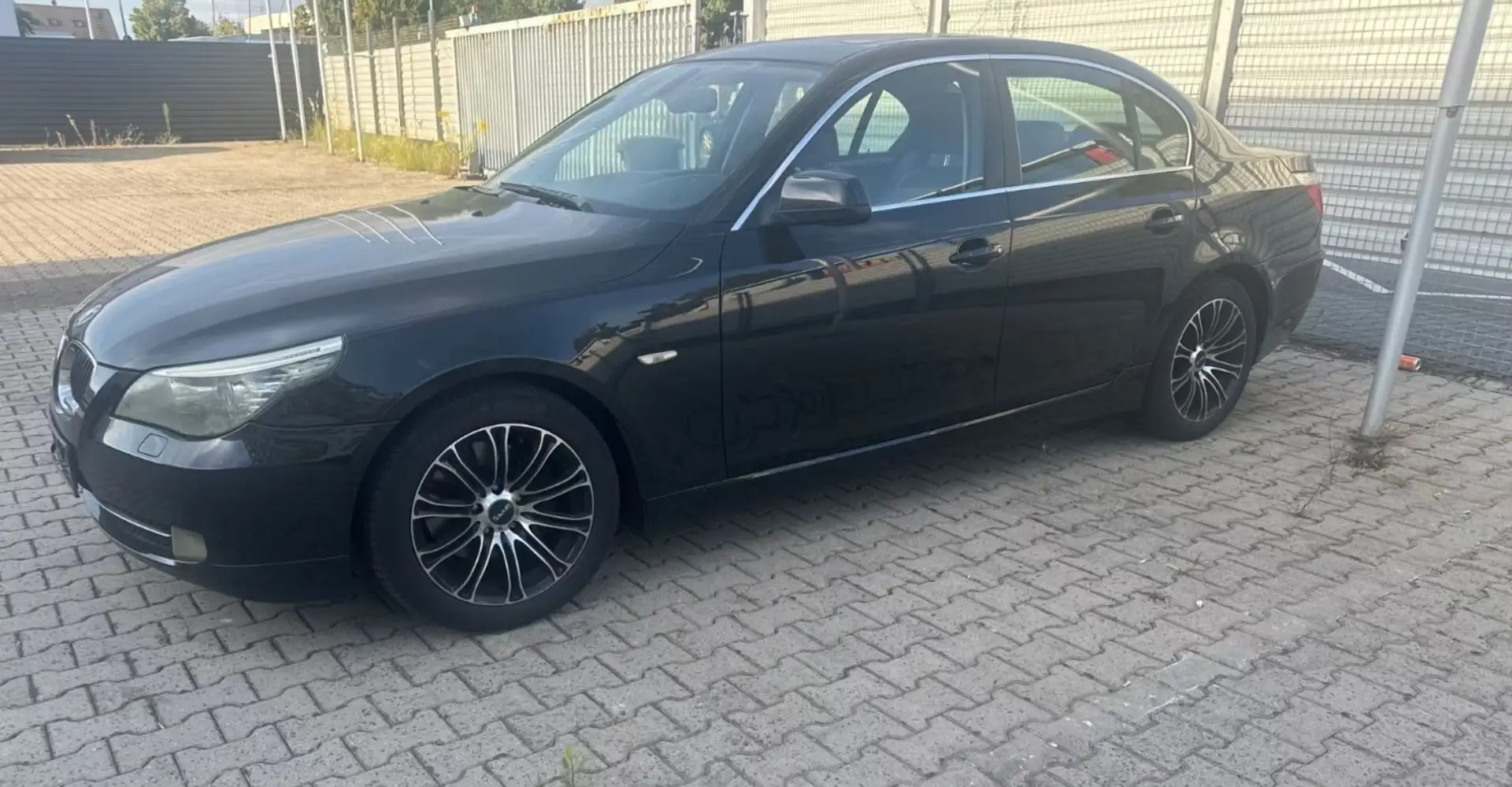 BMW 525 Baureihe 5 Lim. 525i FÜR HÄNDLER ODE EXPORT Noir - 1