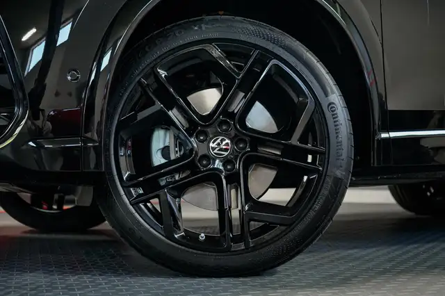 Volkswagen Tiguan view 3
