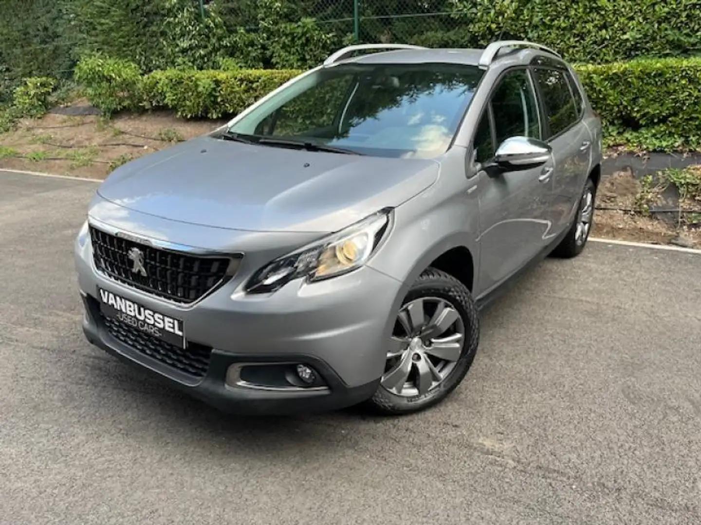 Peugeot 2008 Access Grau - 1