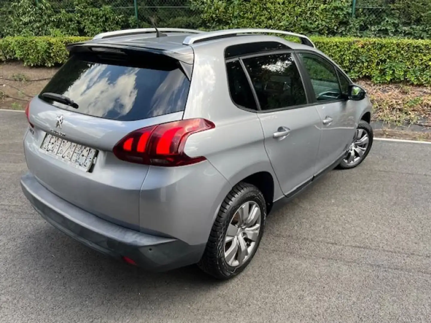 Peugeot 2008 Access Grau - 2