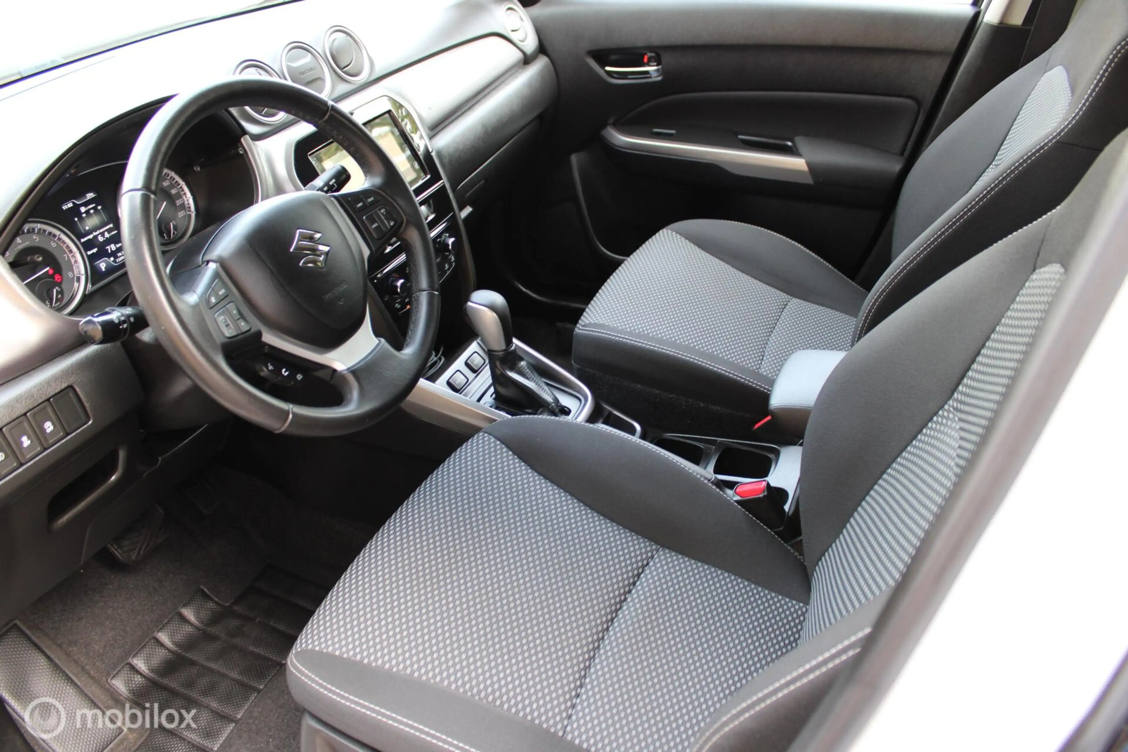 Suzuki Vitara 1.0 Boosterjet Select Automaat, Donker glas, Navig — photo 12