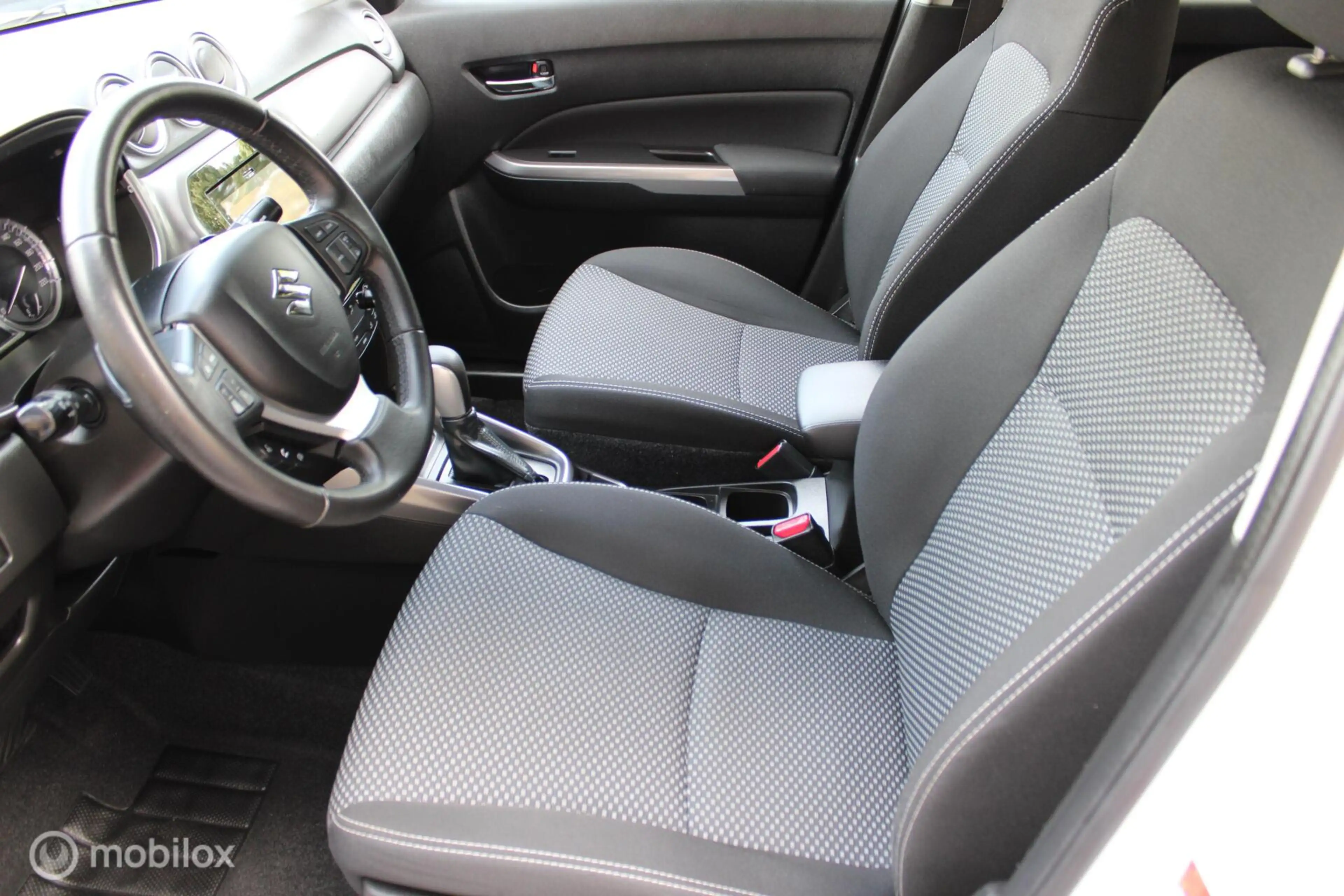 Suzuki Vitara 1.0 Boosterjet Select Automaat, Donker glas, Navig — photo 6