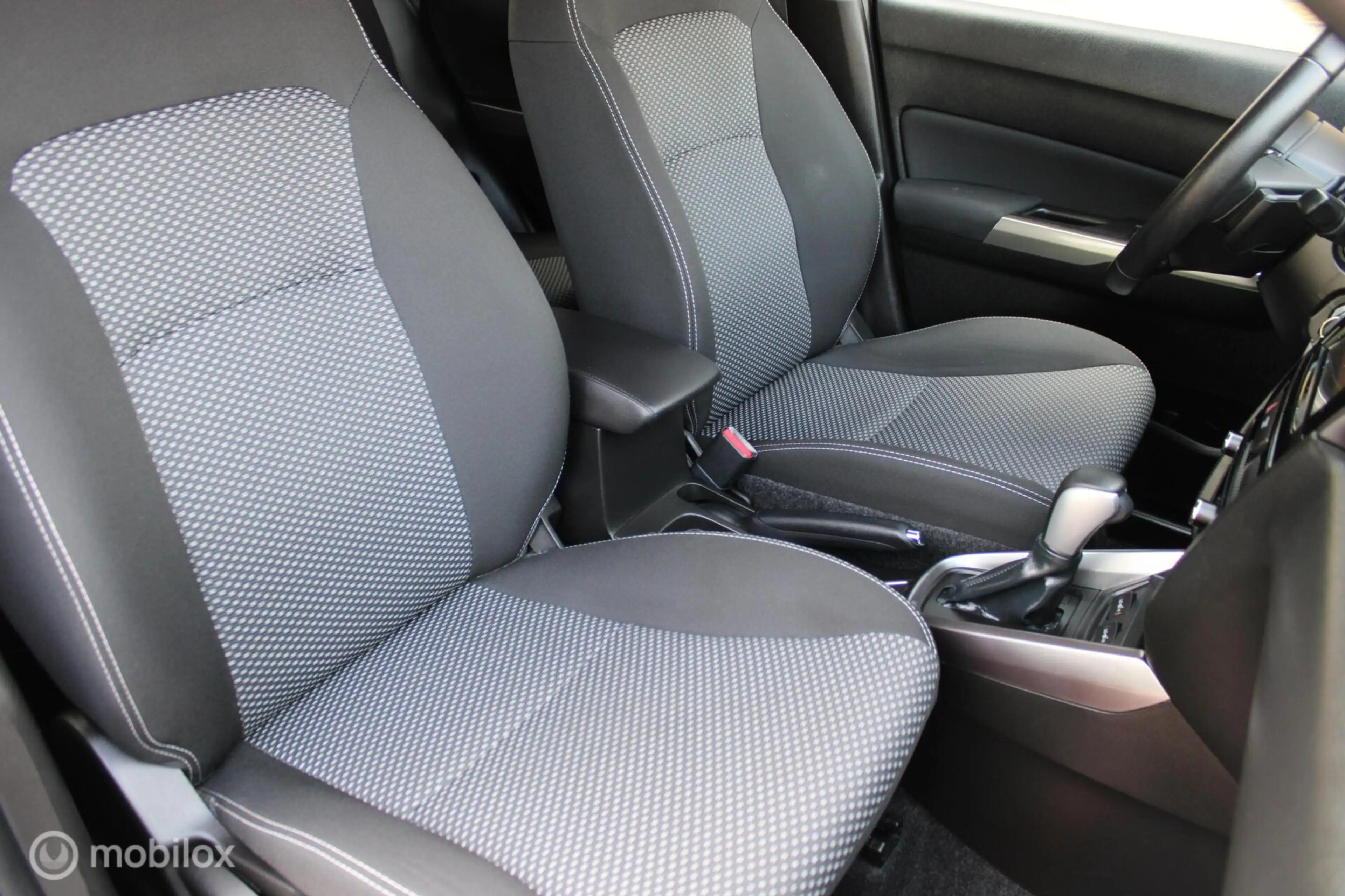 Suzuki Vitara 1.0 Boosterjet Select Automaat, Donker glas, Navig — photo 33