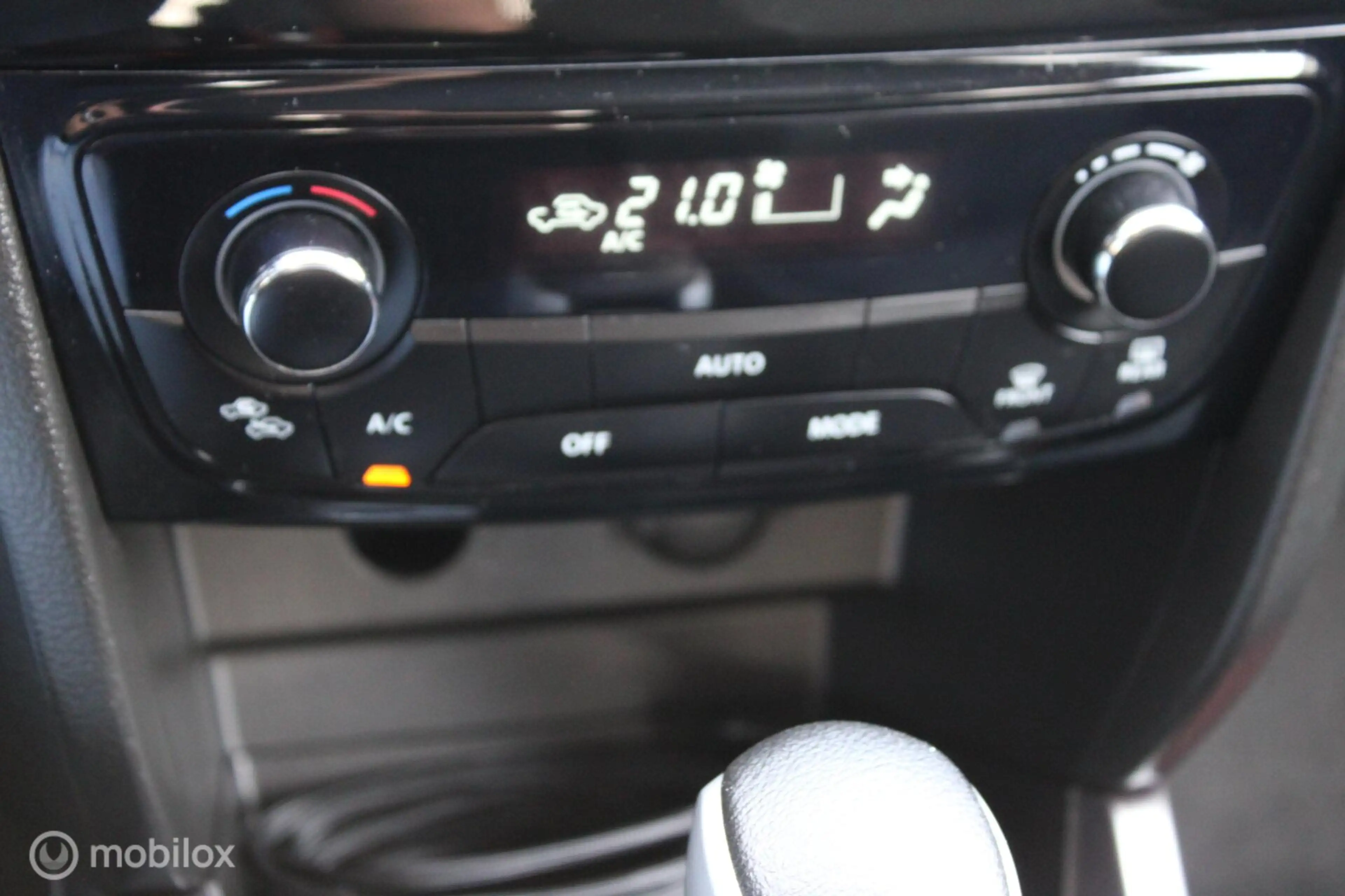 Suzuki Vitara 1.0 Boosterjet Select Automaat, Donker glas, Navig — photo 25