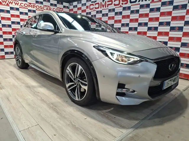 Infiniti Q30 2.0t Sport Tech 7DCT AWD
