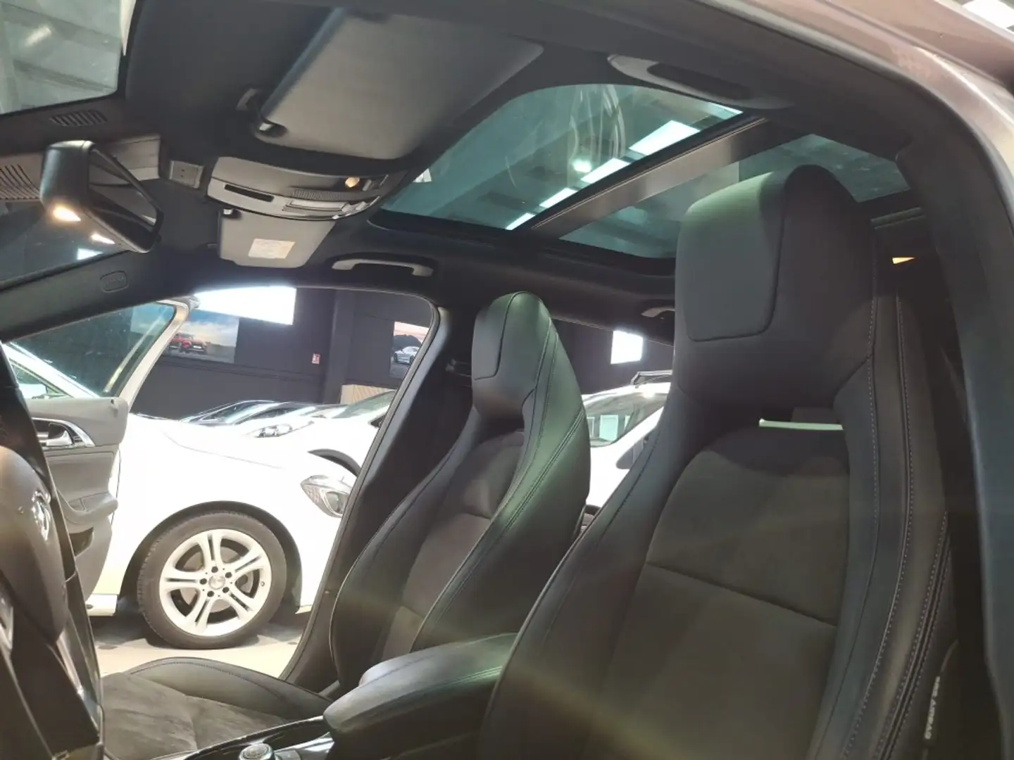 Infiniti Q30 2.0t Sport Tech 7DCT AWD Grau - 2