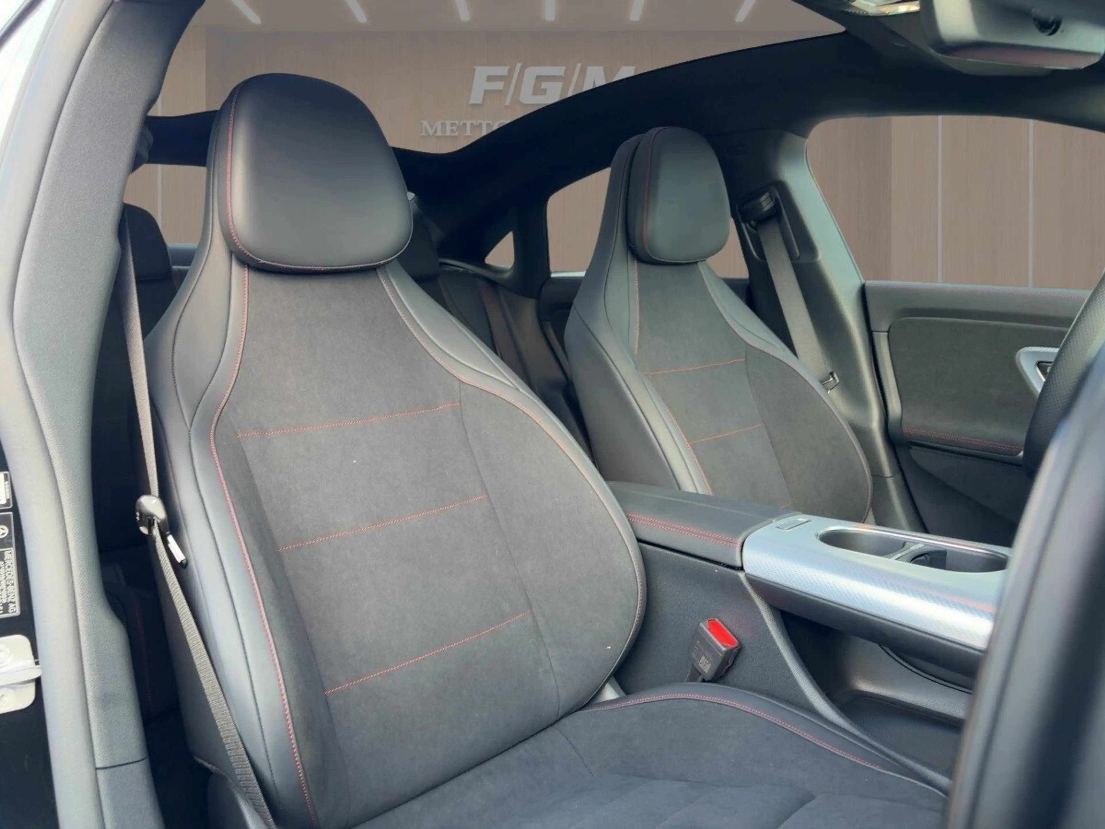 Mercedes-Benz CLA 200 CLA 200 AMG/Pano/Distr/KeyG/Multibeam/360/Memory — photo 18