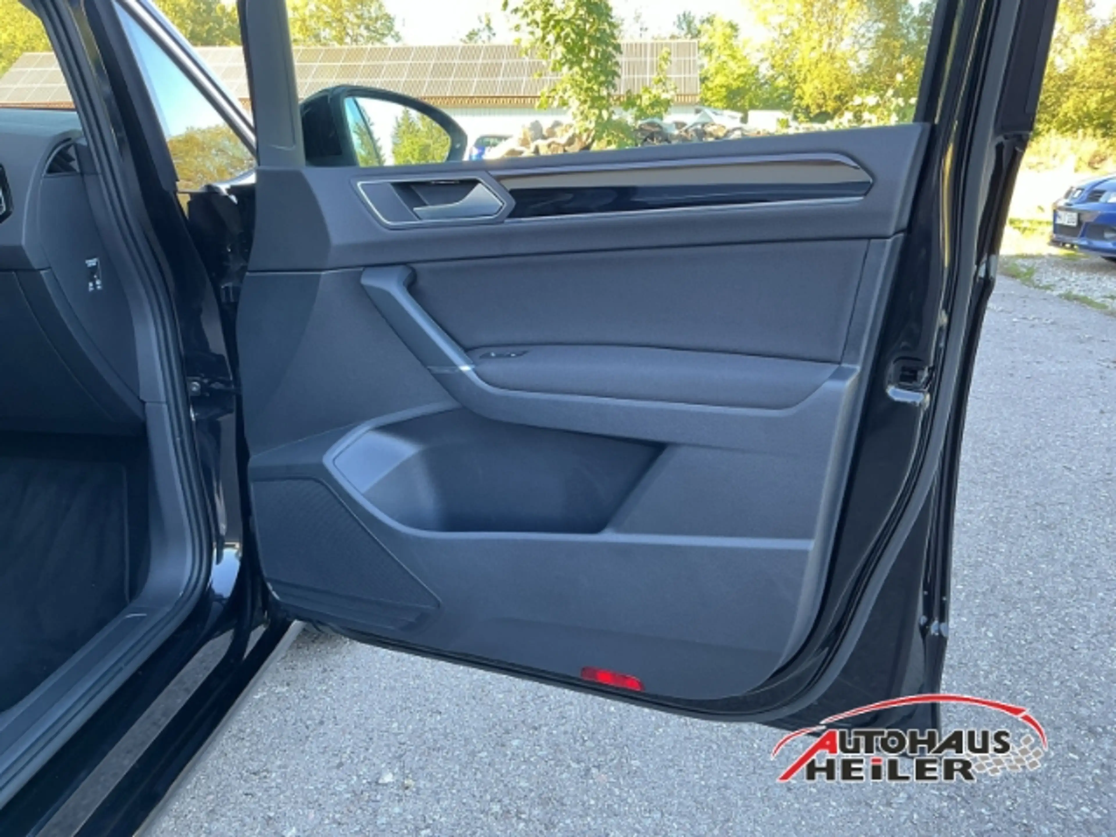 Volkswagen Touran Highline BMT Start-Stop El. Panodach Navi LED Dyn. — photo 10