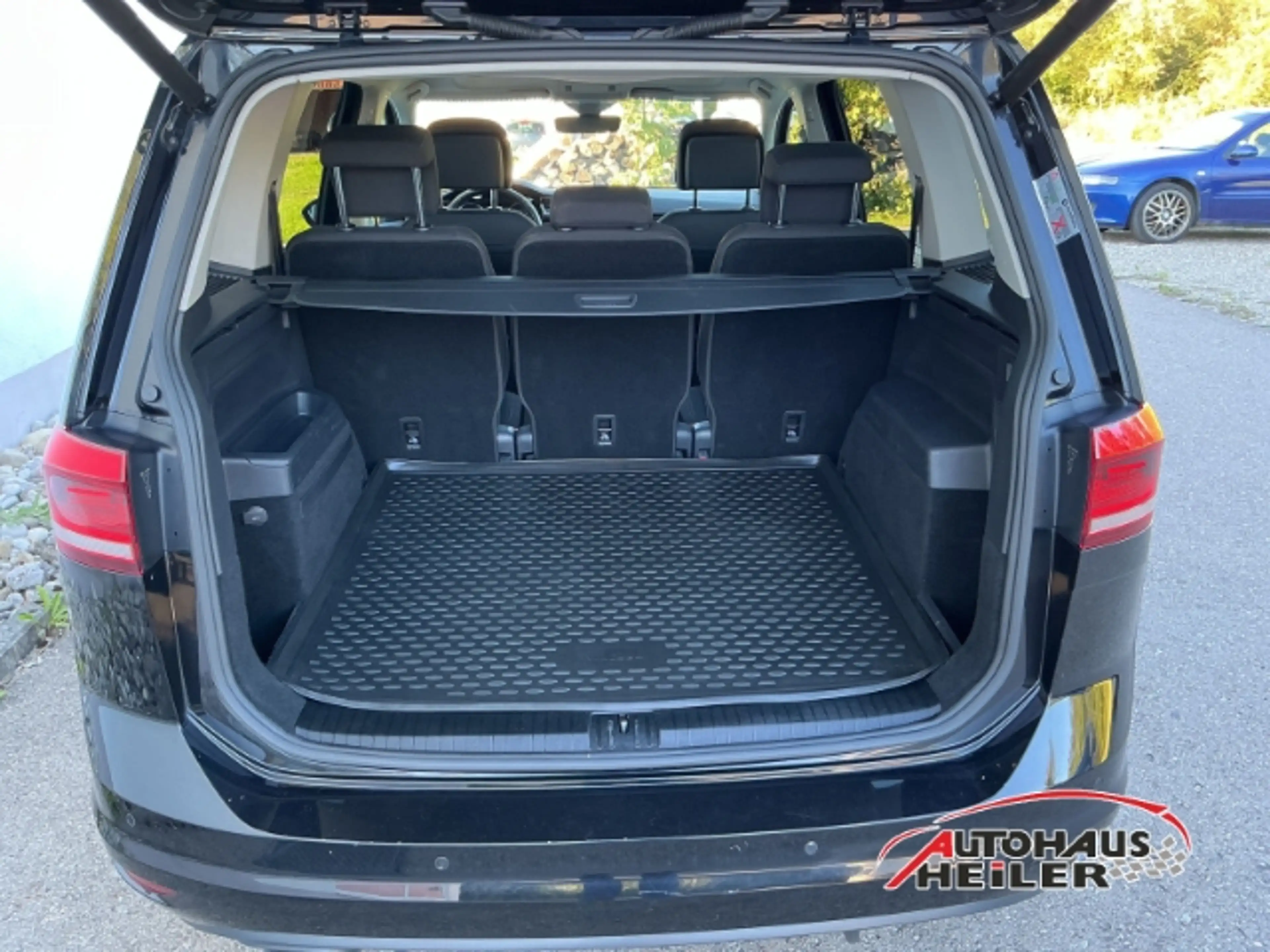 Volkswagen Touran Highline BMT Start-Stop El. Panodach Navi LED Dyn. — photo 6