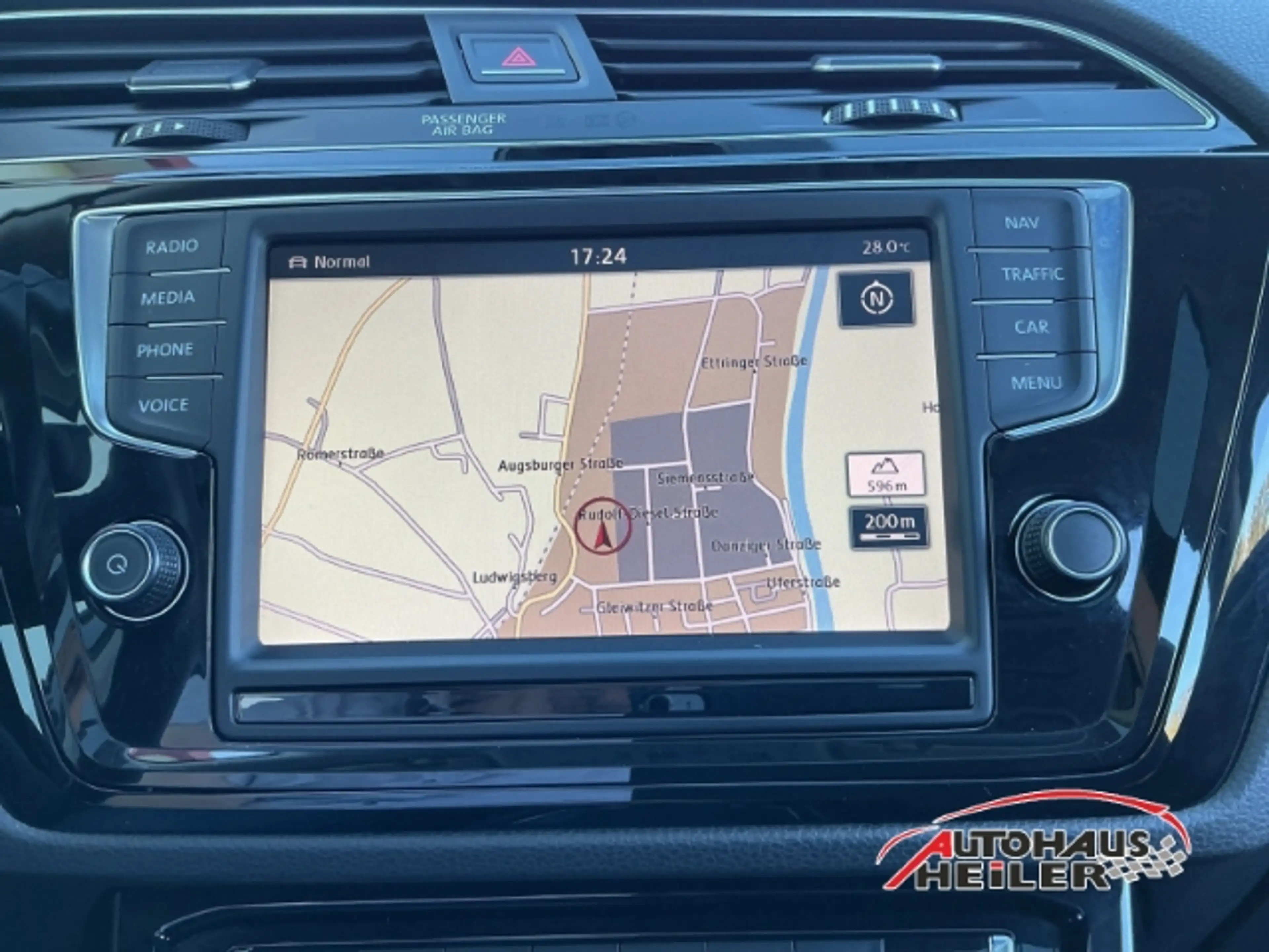 Volkswagen Touran Highline BMT Start-Stop El. Panodach Navi LED Dyn. — photo 14