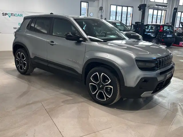 Jeep Avenger view 3
