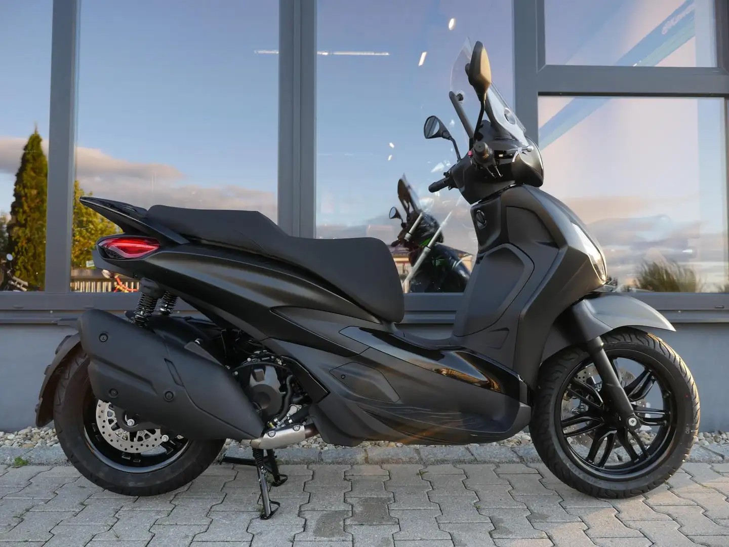 Piaggio Beverly 400 Deep Black / S - 2024/2025 - Lager - 2
