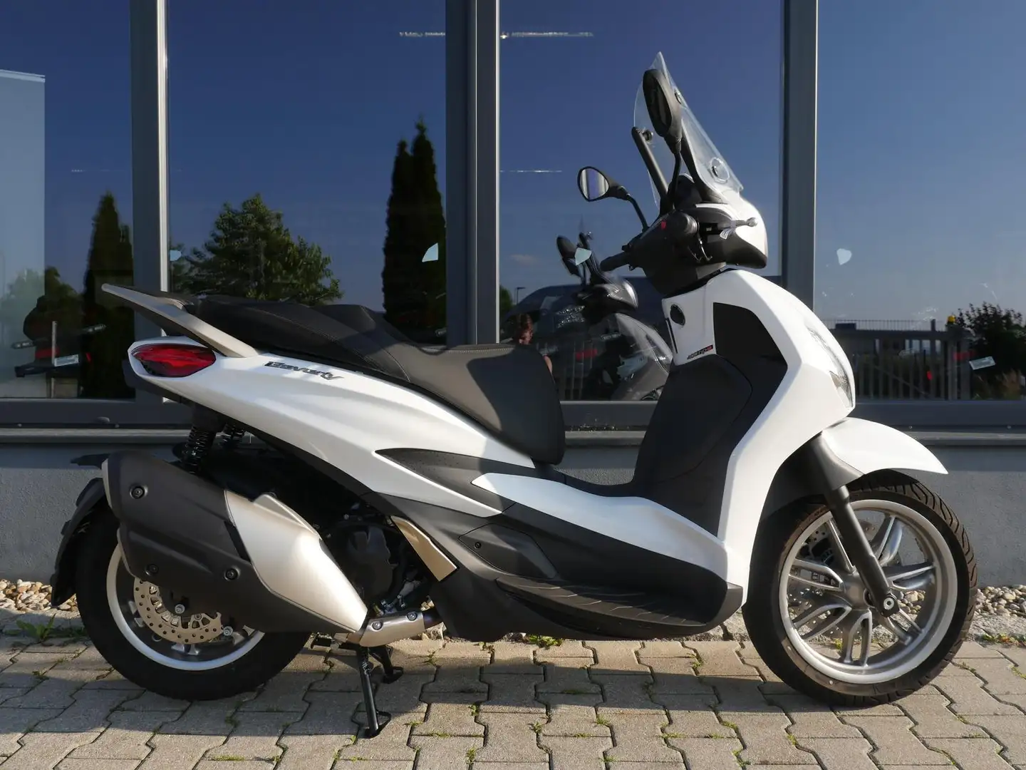 Piaggio Beverly 400 Deep Black / S - 2024/2025 - Lager - 1